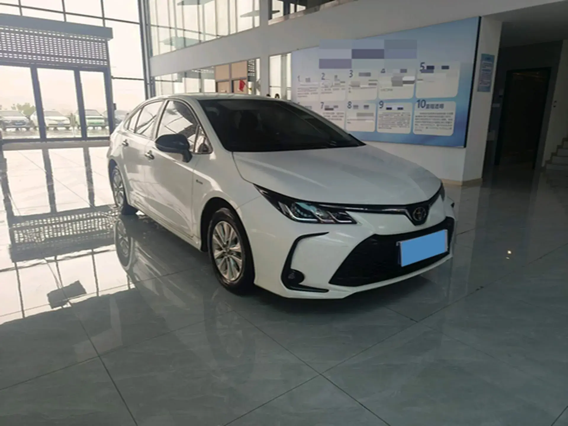 2023 TOYOTA COROLLA thumbnail 2