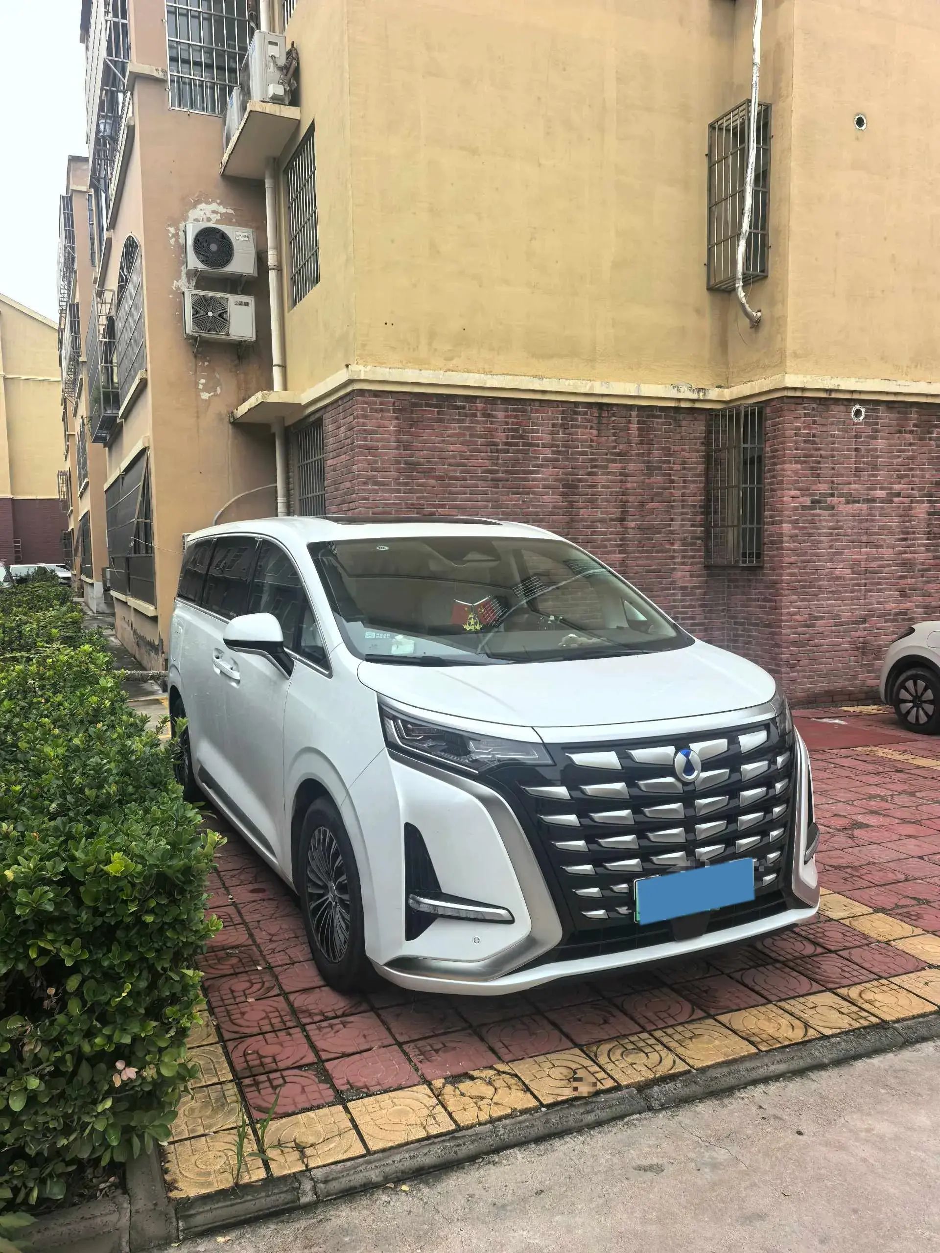 2022 DENZA D9 thumbnail 3