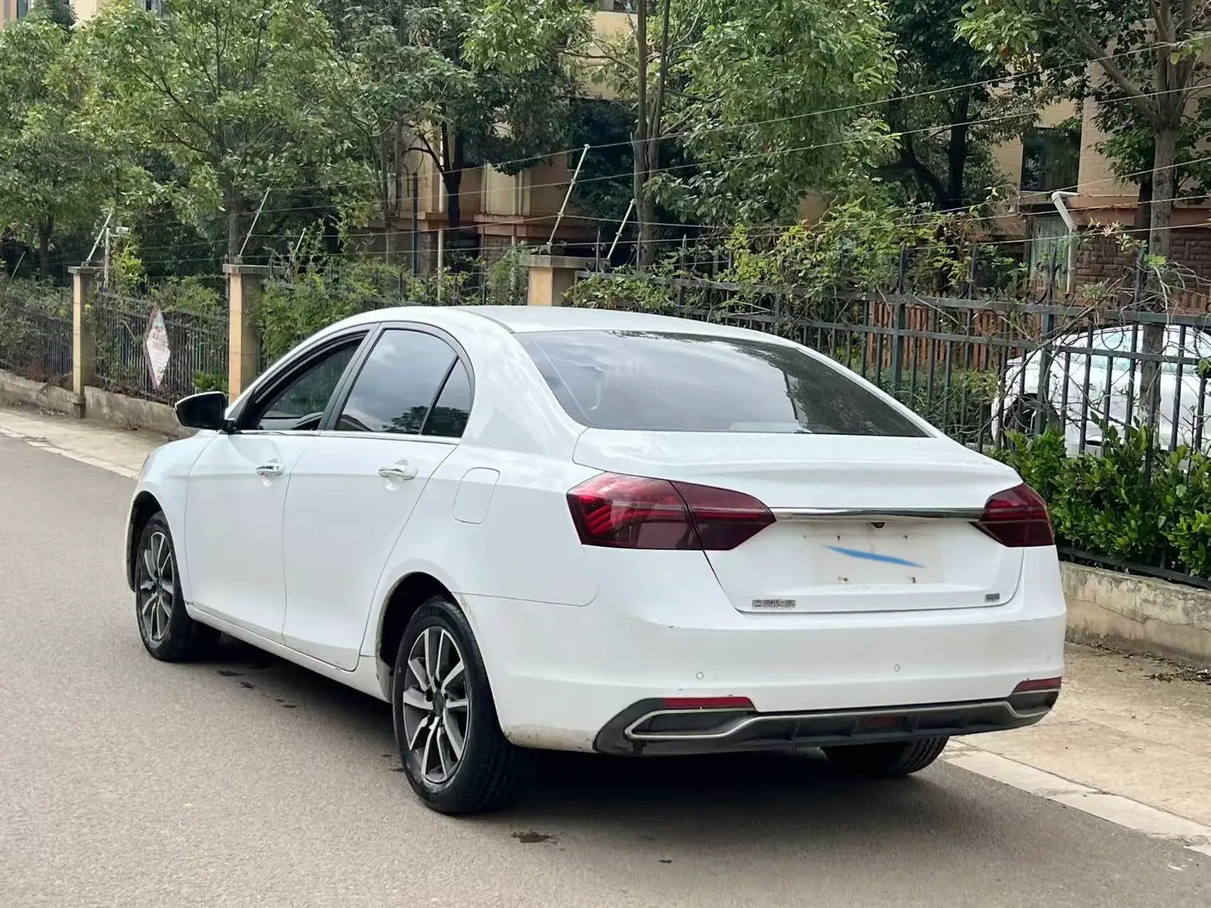 2019 GEELY EMGRAND thumbnail 4