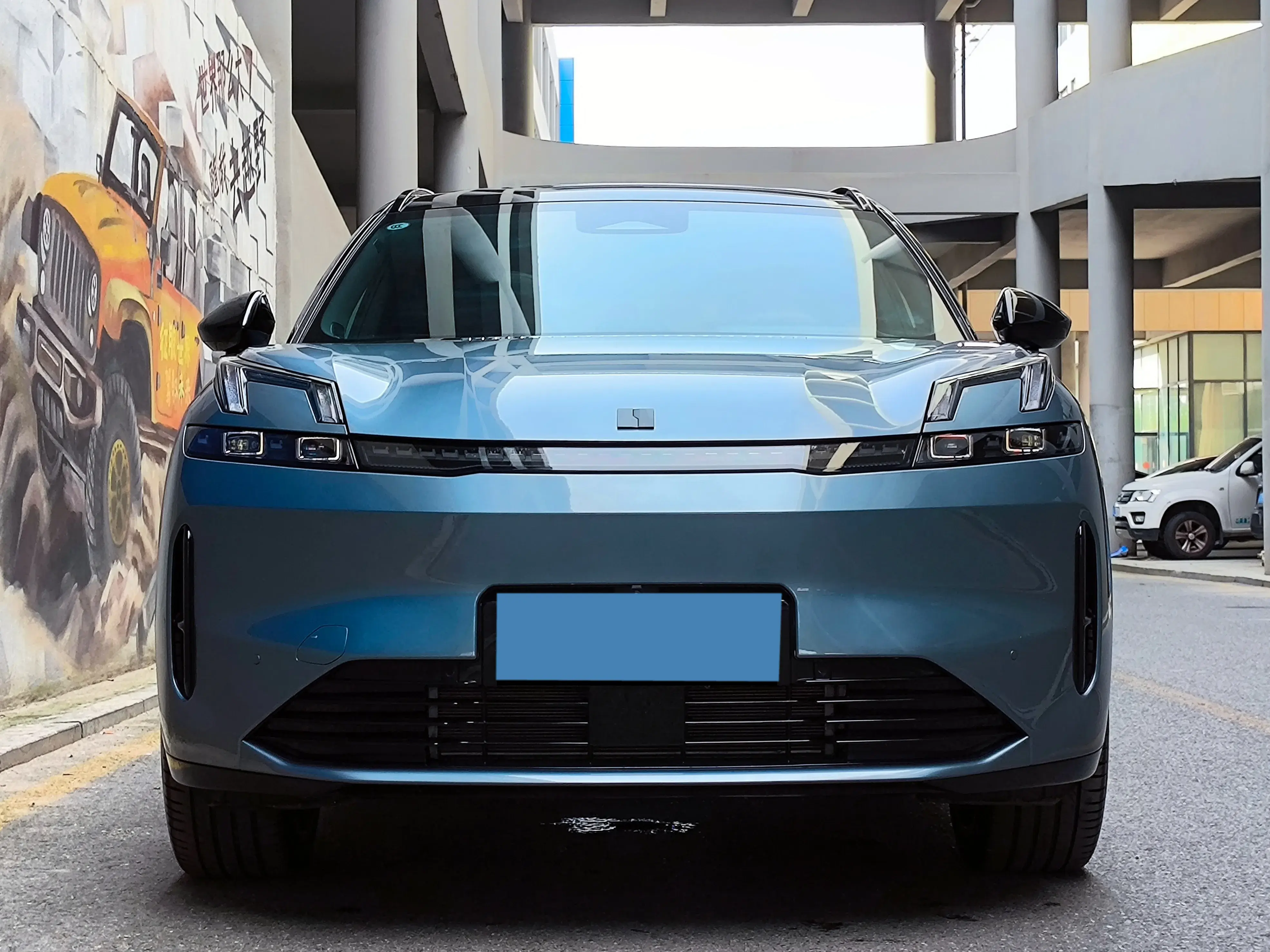 2025 LYNK&CO 08 thumbnail 2