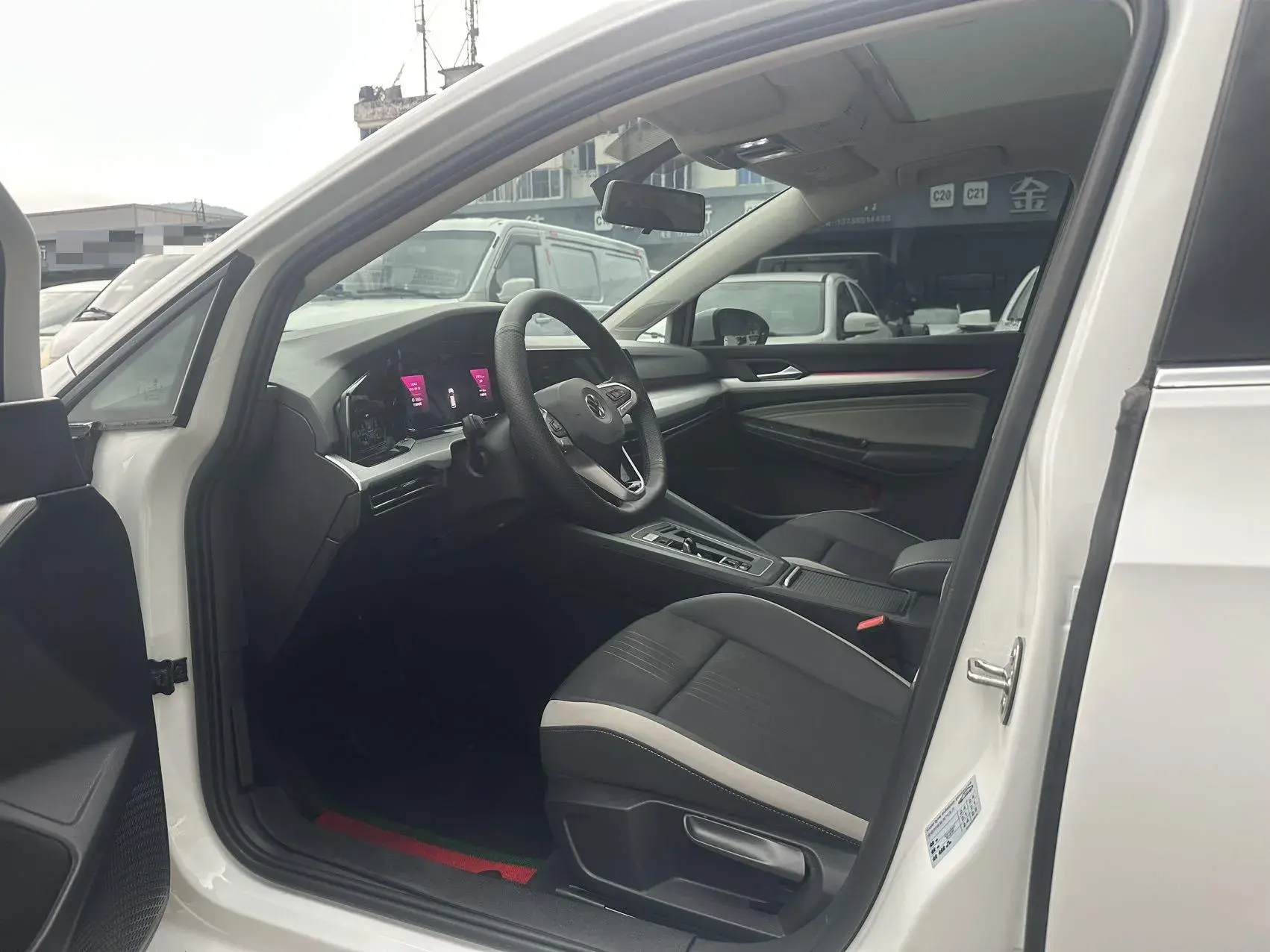 2021 VOLKSWAGEN GOLF thumbnail 4