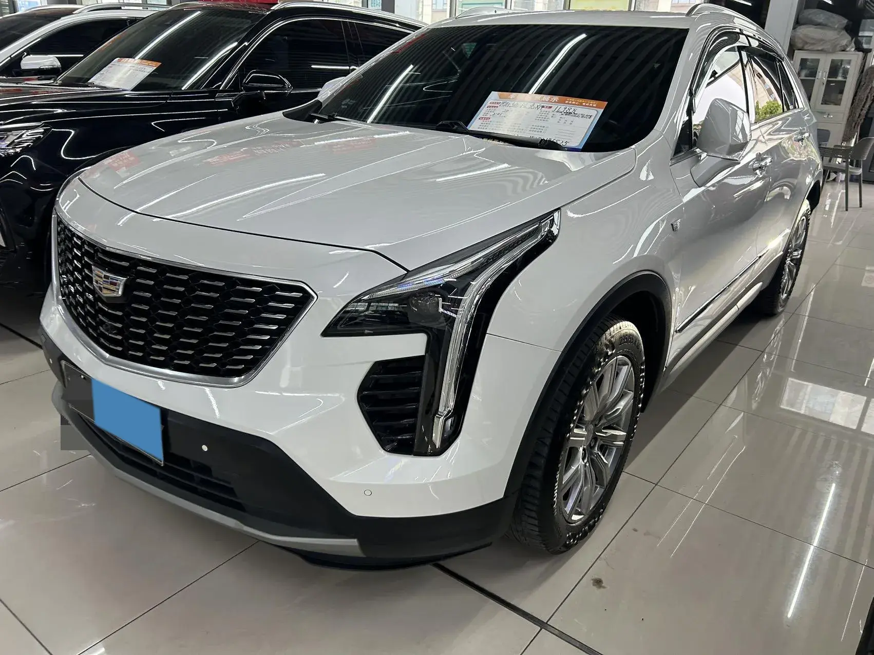 2021 CADILLAC XT4 view 1