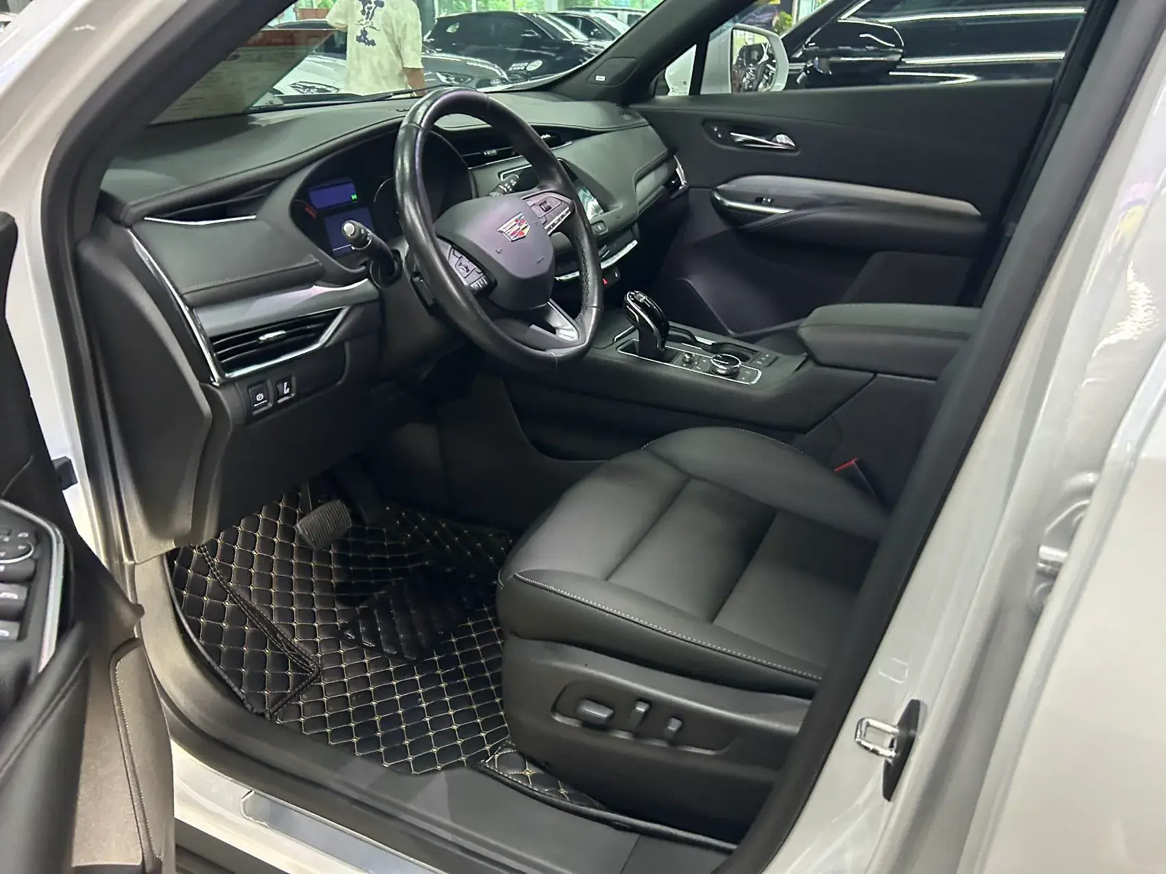 2021 CADILLAC XT4 thumbnail 3