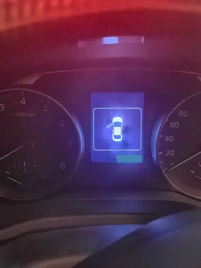 2016 HYUNDAI ELANTRA thumbnail 4