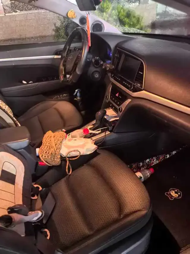 2016 HYUNDAI ELANTRA thumbnail 3