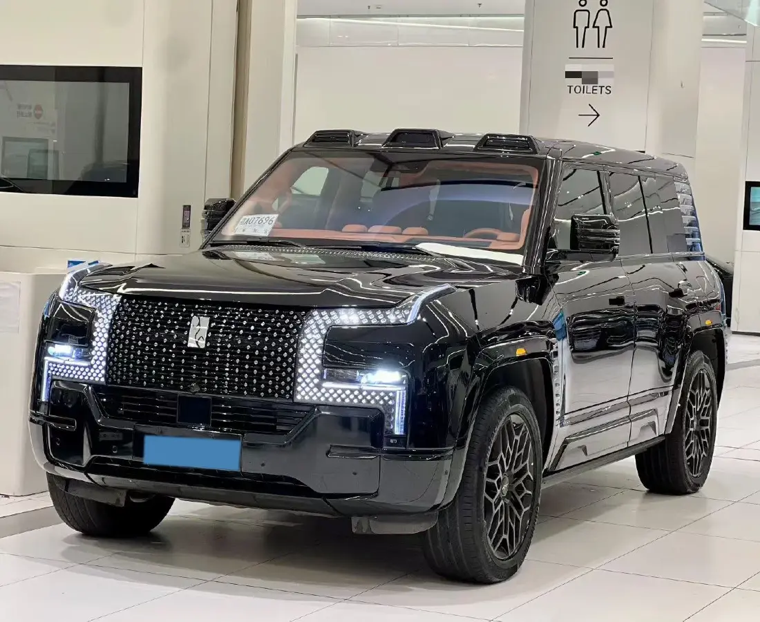 2023 YangWang U8 2.0T 272HP L4 REEV 49.05KWH 2023 YangWang U8 2.0T 272HP L4 REEV 49.05KWH