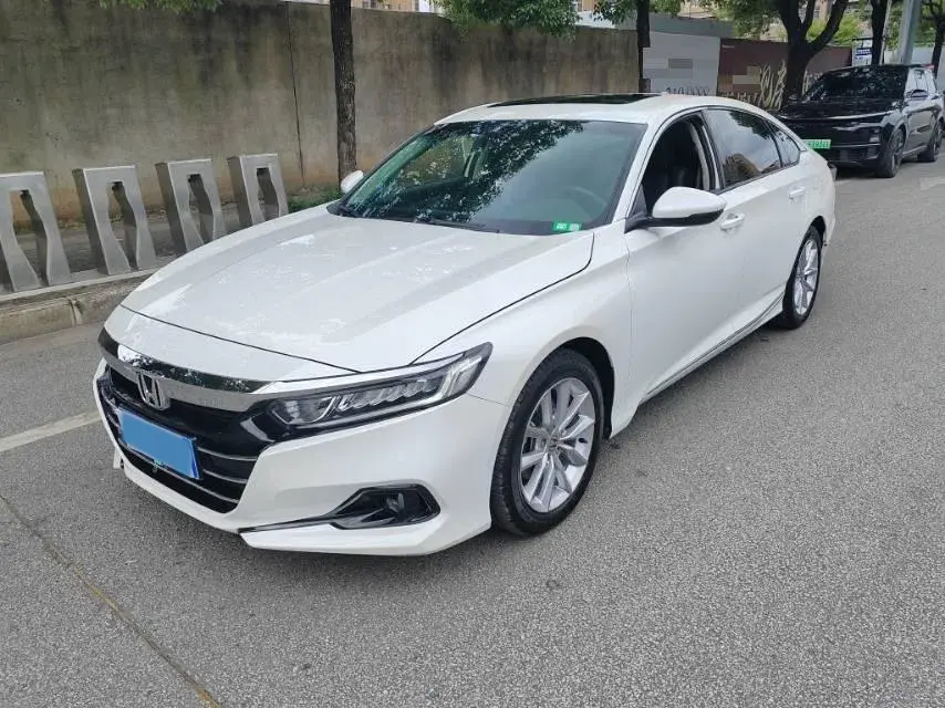 2022 HONDA ACCORD view 1