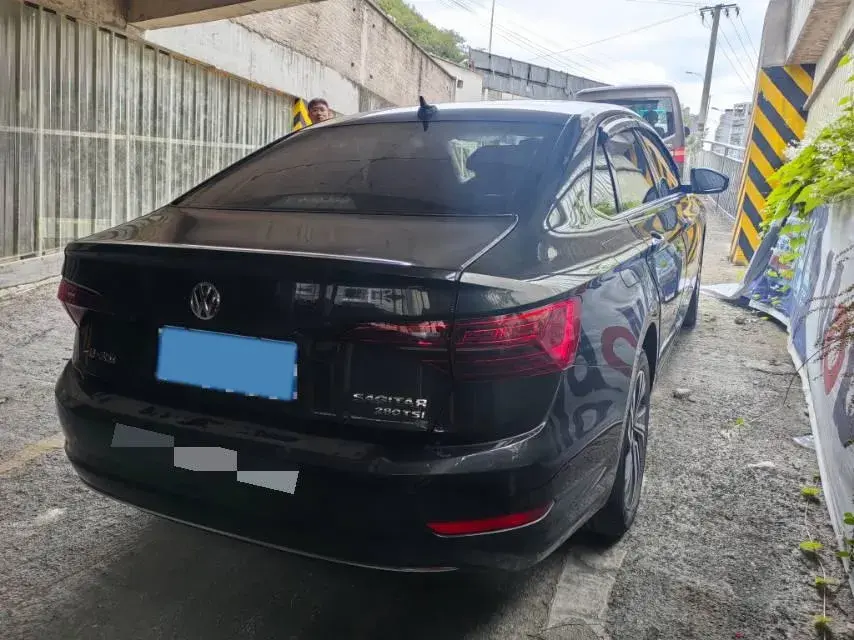 2022 VOLKSWAGEN SAGITAR thumbnail 4