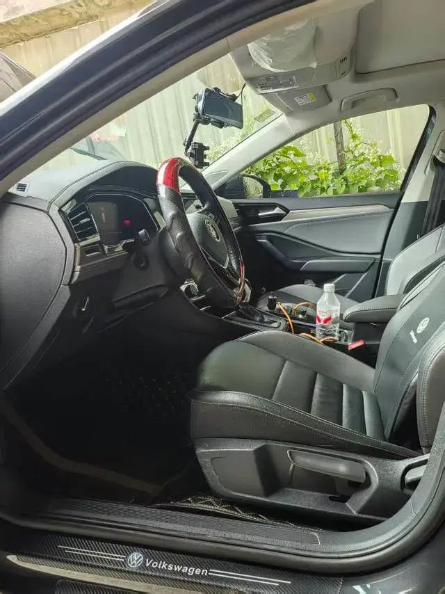 2022 VOLKSWAGEN SAGITAR thumbnail 3