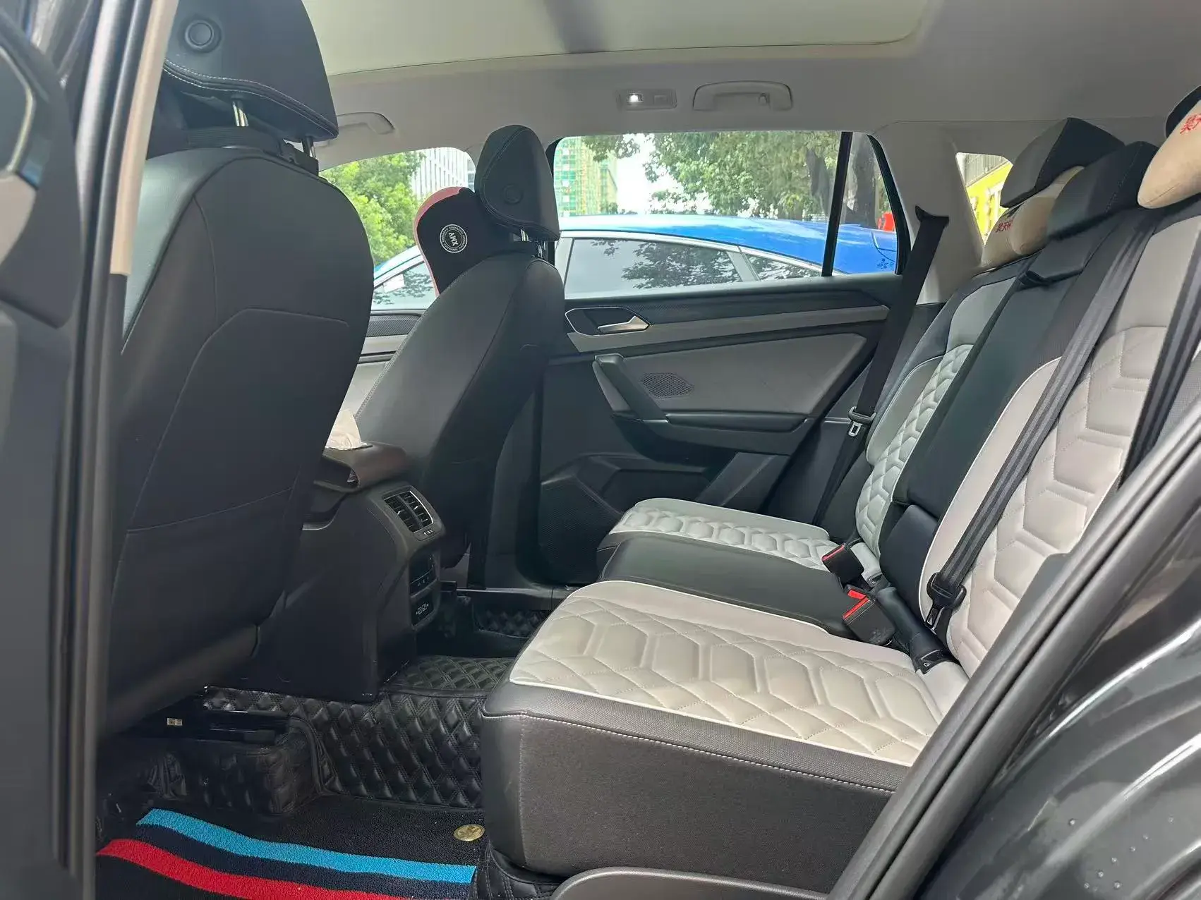 2023 VOLKSWAGEN TAYRON thumbnail 3