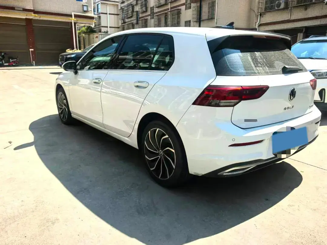 2021 VOLKSWAGEN GOLF thumbnail 3