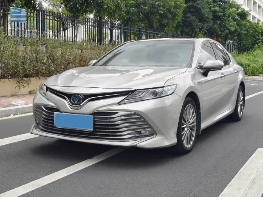 2019 Toyota Camry 2.5L 178HP L4 E-CVT Hybrid