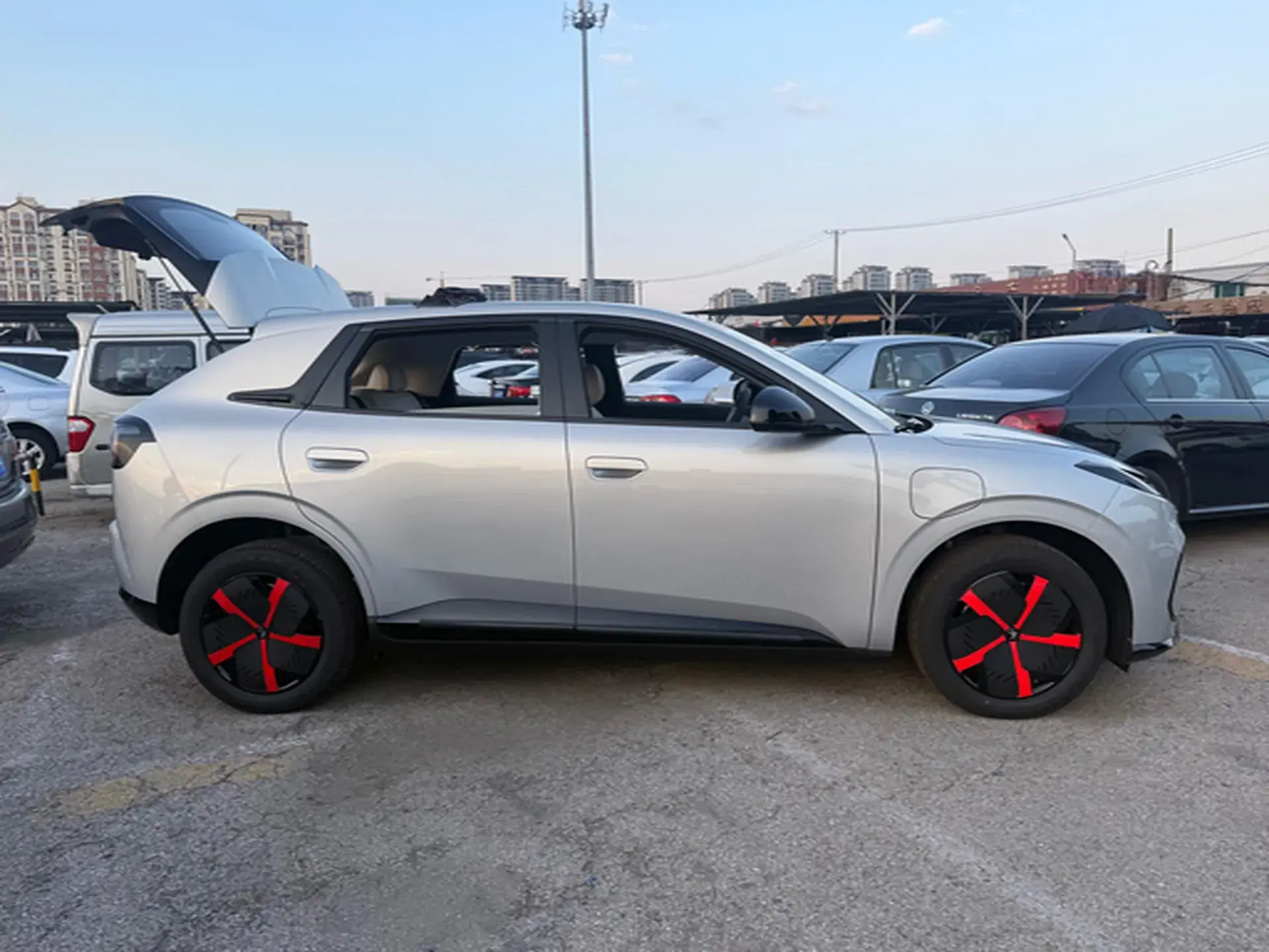 2025 ARCFOX T1 thumbnail 3