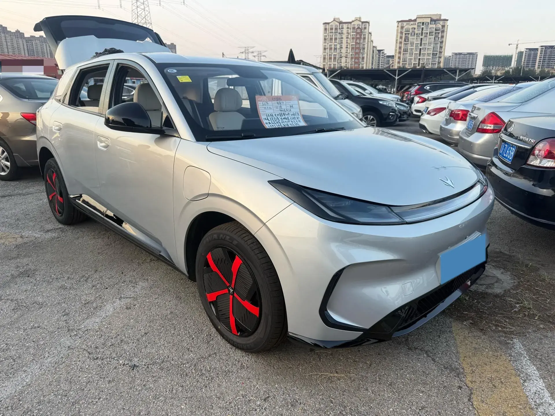 2025 ARCFOX T1 thumbnail 2