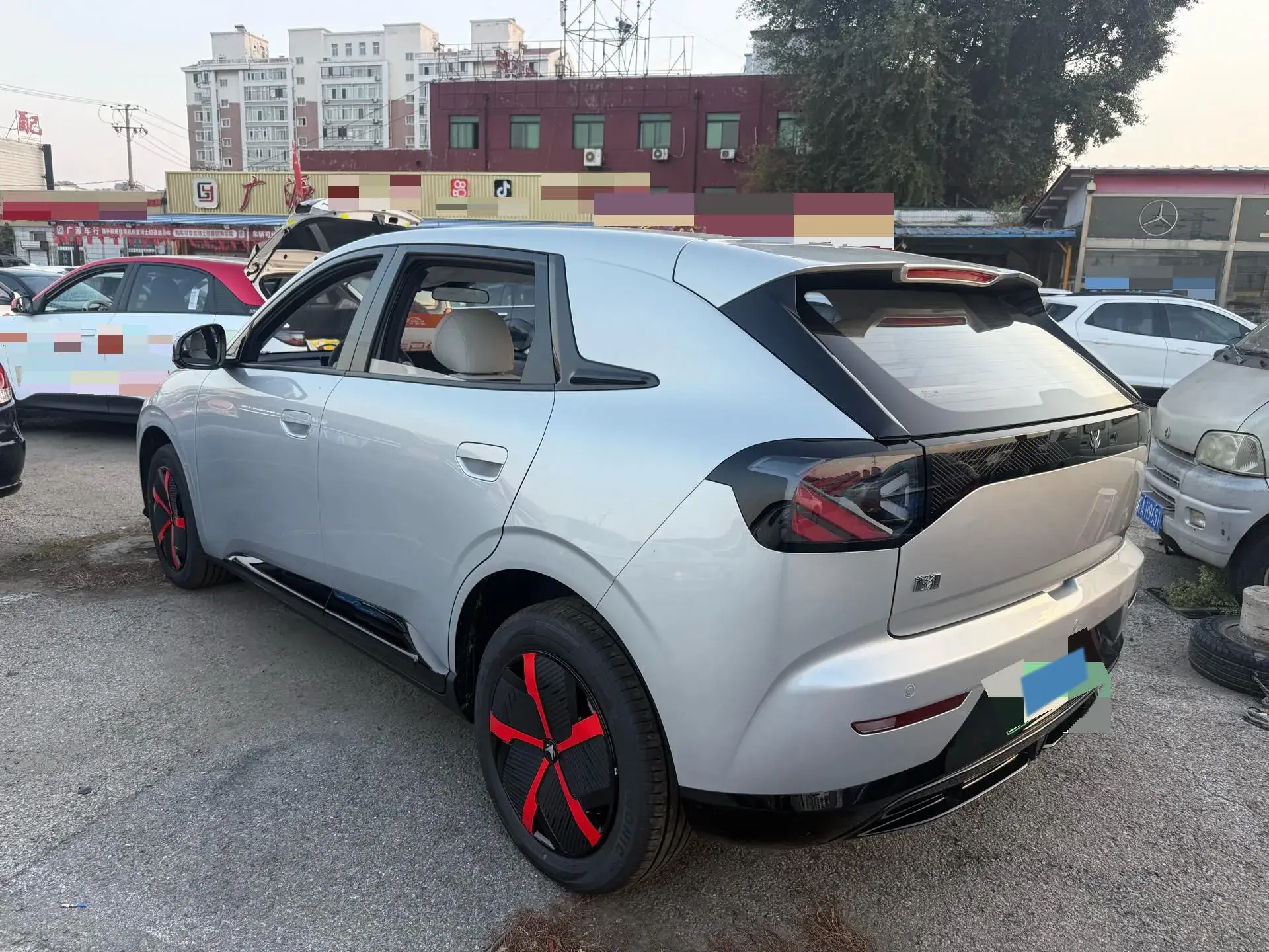 2025 ARCFOX T1 thumbnail 4