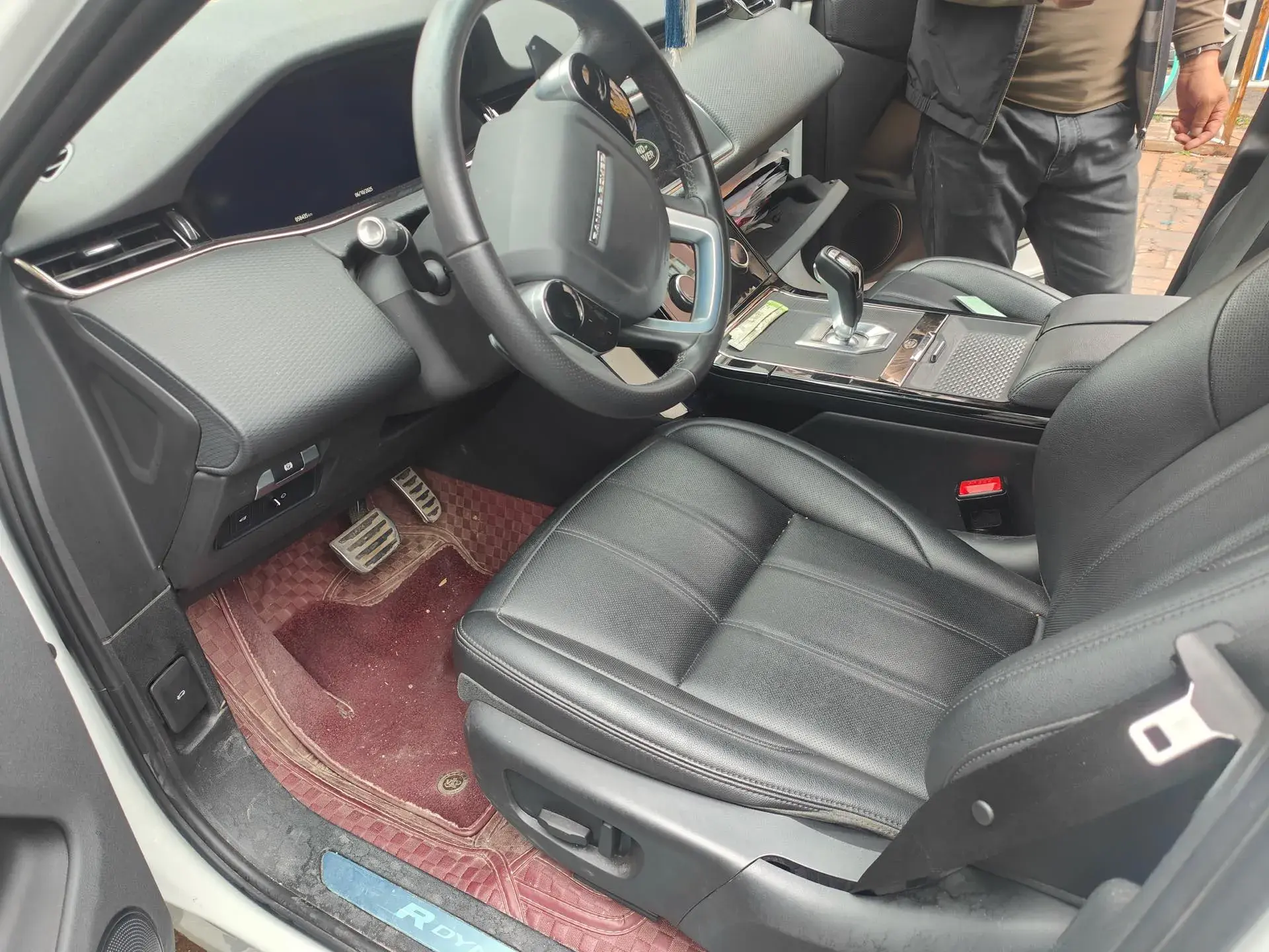 2021 LAND ROVER thumbnail 4