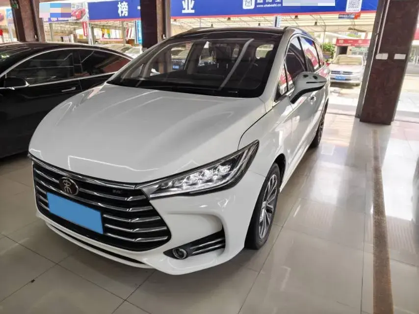 2019 BYD SONG view 1