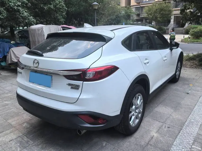 2018 MAZDA CX-4 thumbnail 3
