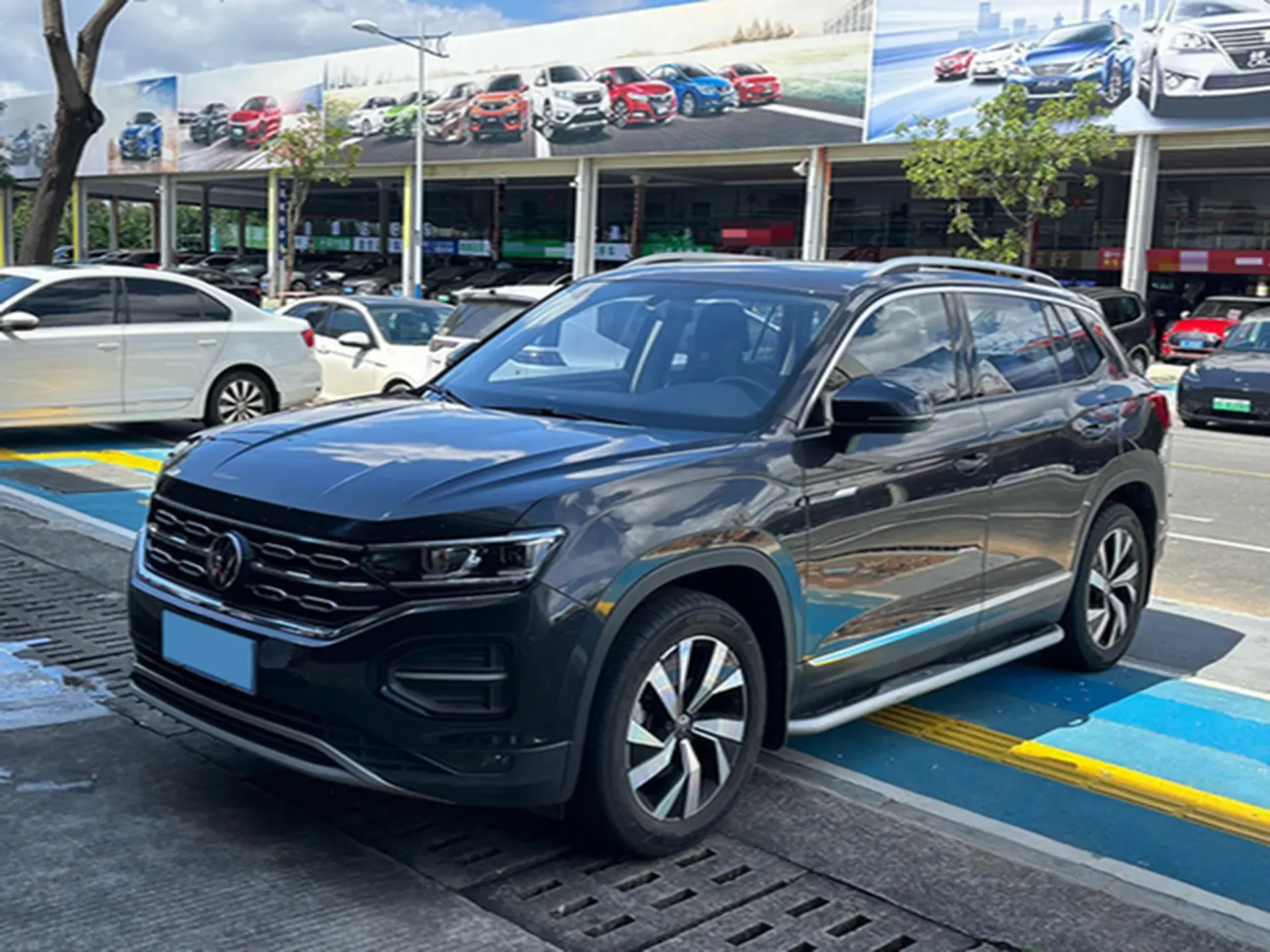 2022 VOLKSWAGEN TAYRON view 1