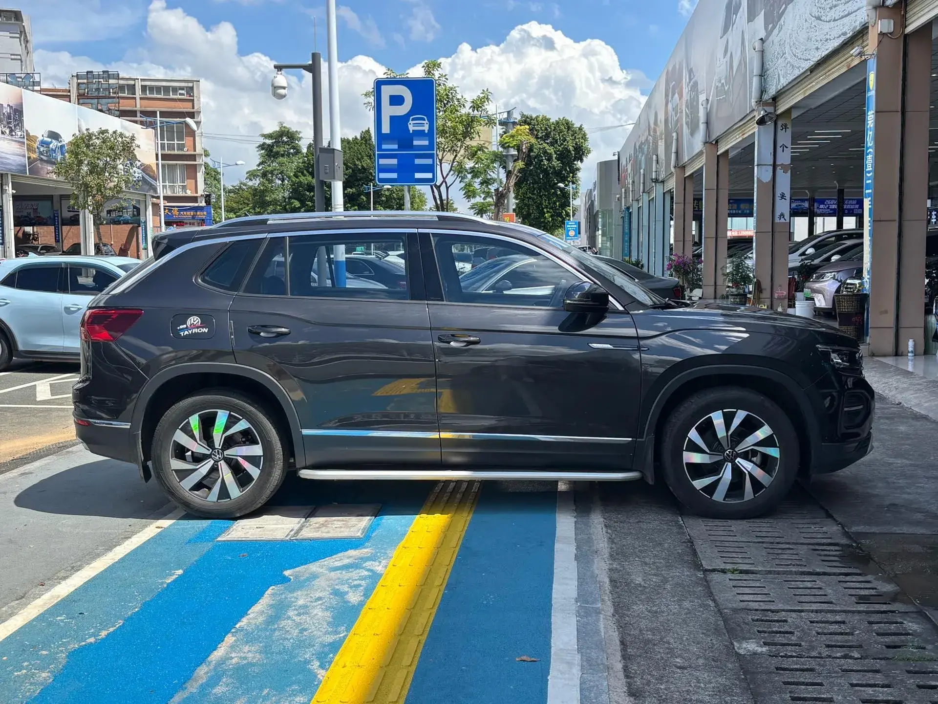 2022 VOLKSWAGEN TAYRON thumbnail 3