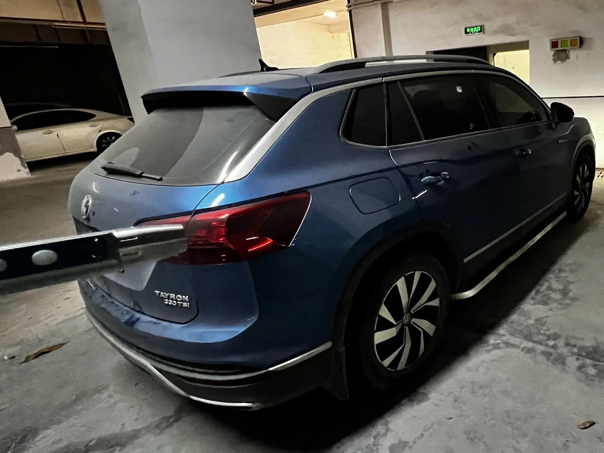 2020 VOLKSWAGEN TAYRON thumbnail 4