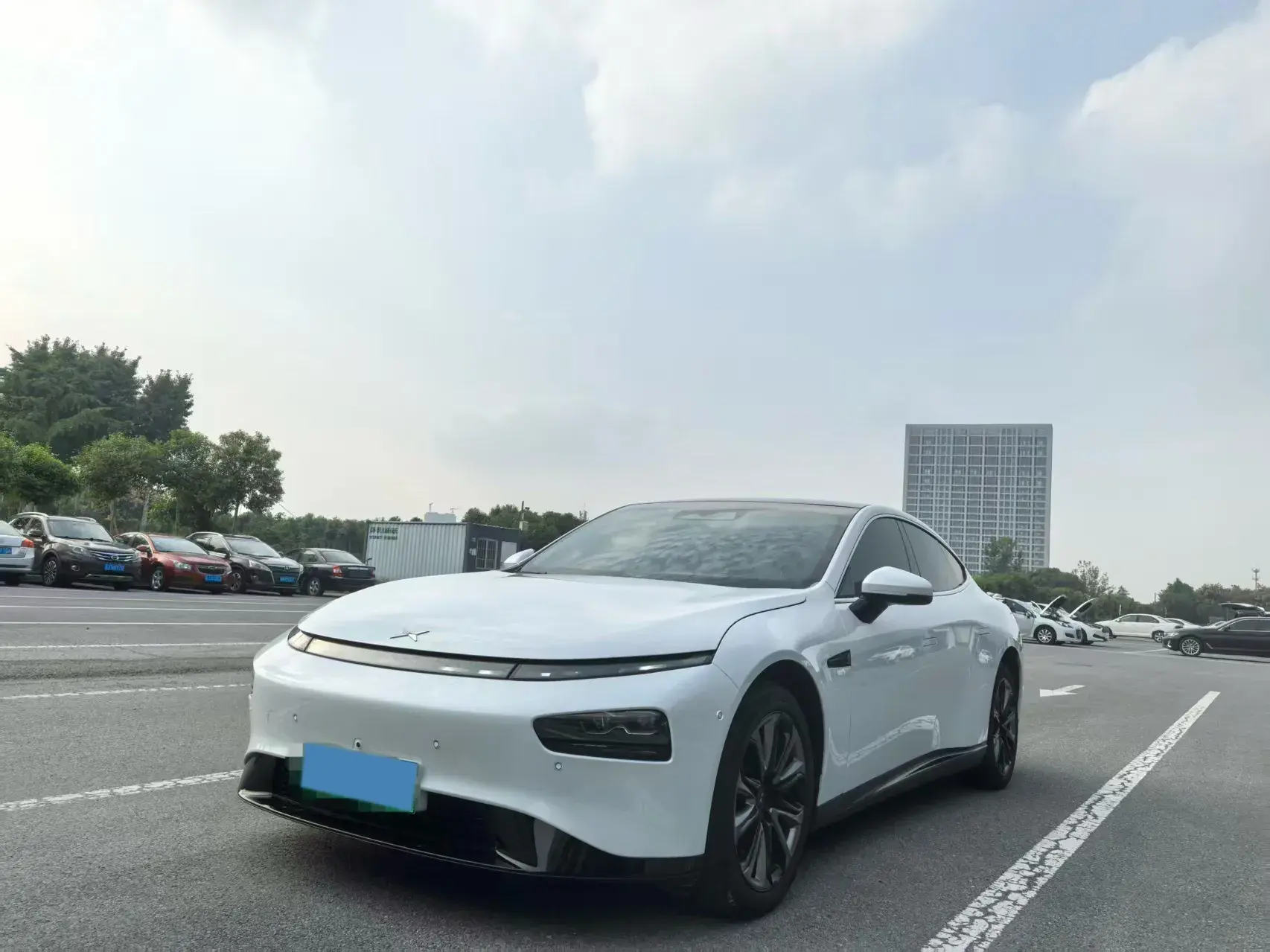 2022 XPENG P7 view 1