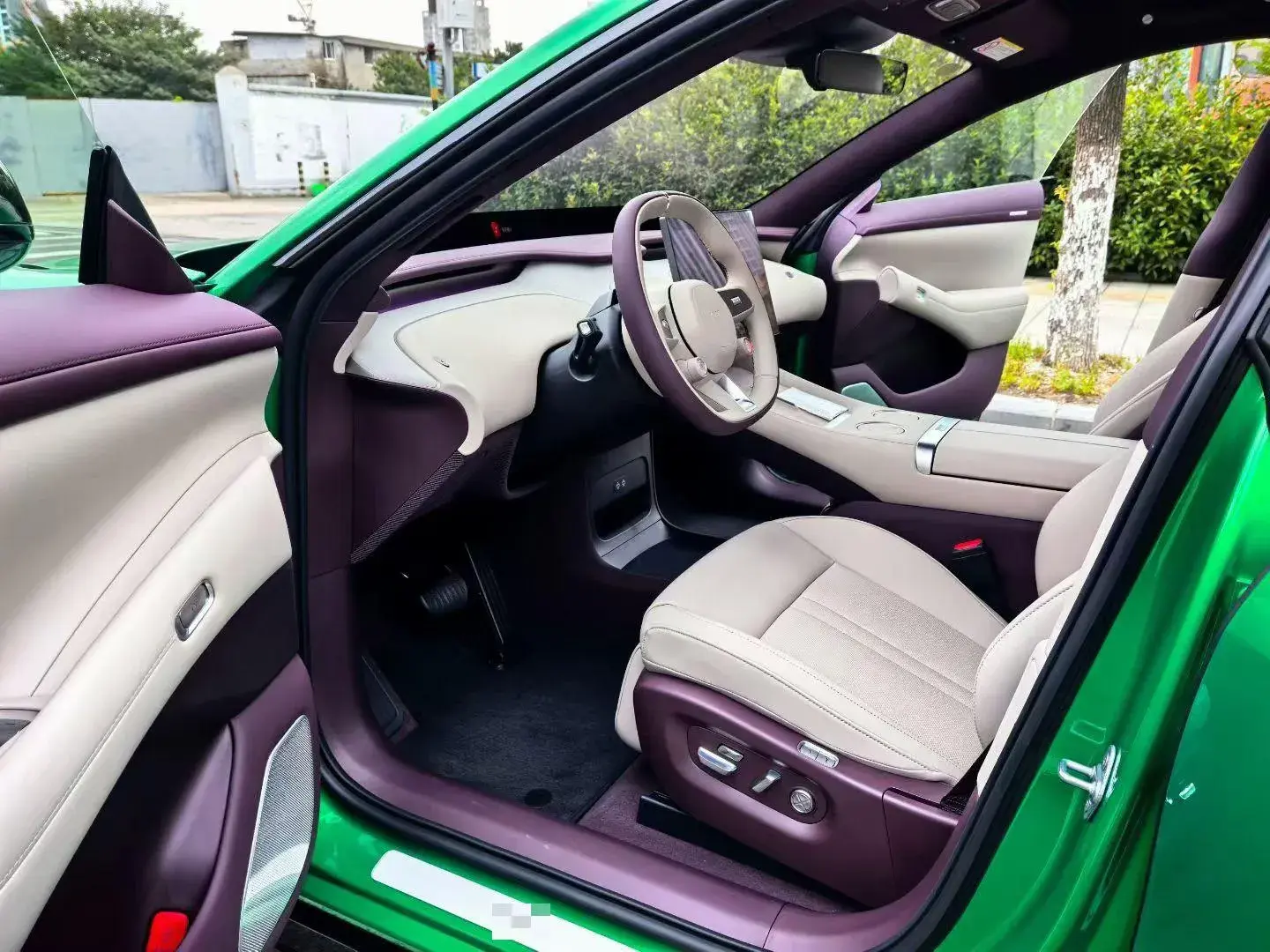 2025 MI YU7 thumbnail 4