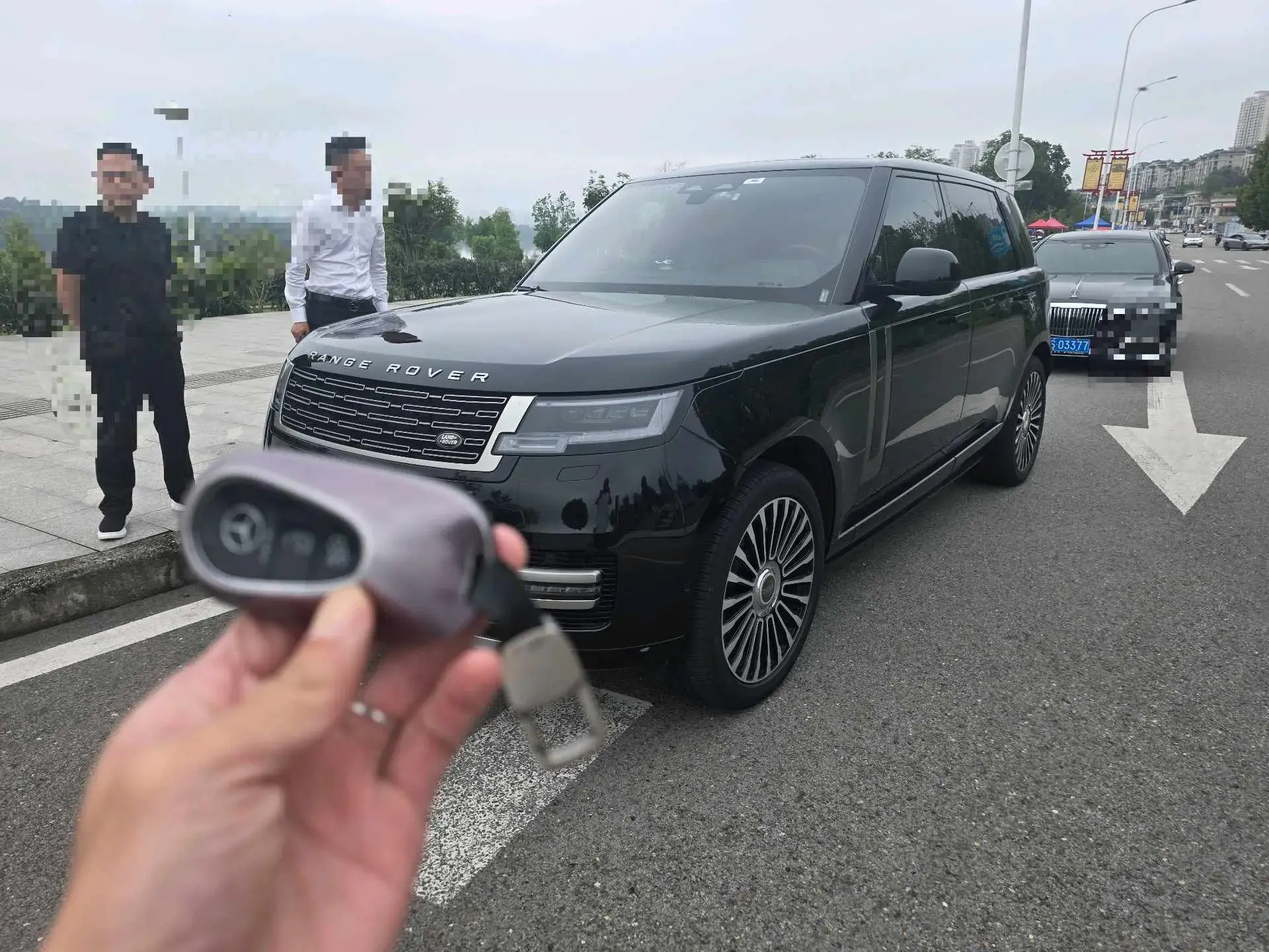 2022 LAND ROVER view 1