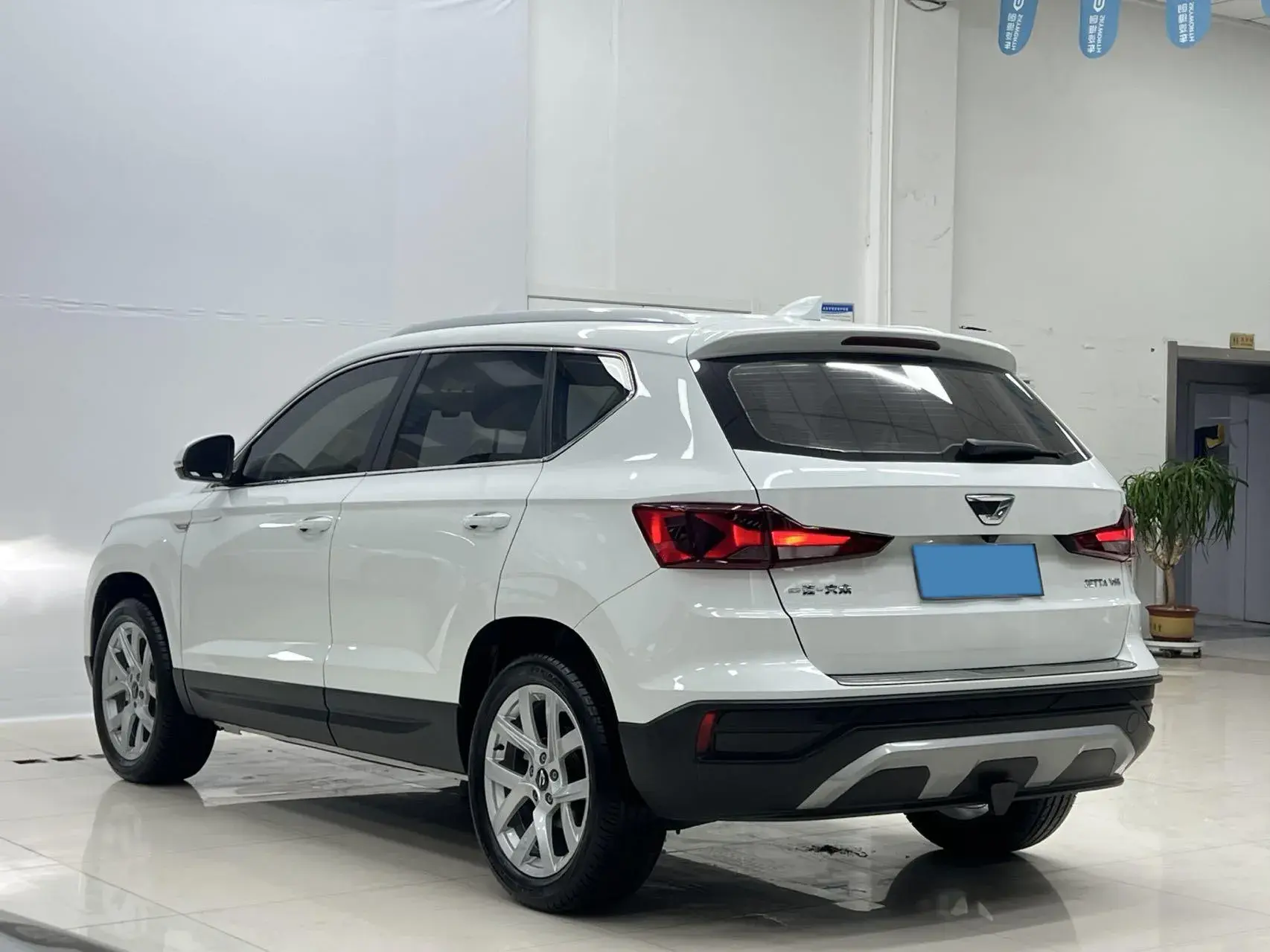 2022 JETTA VS5 thumbnail 4