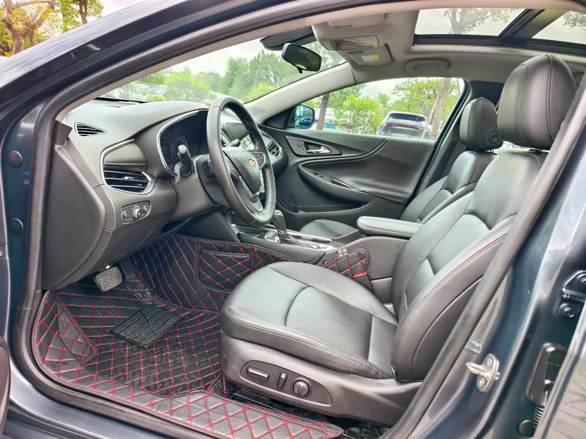 2019 CHEVROLET MALIBU thumbnail 4