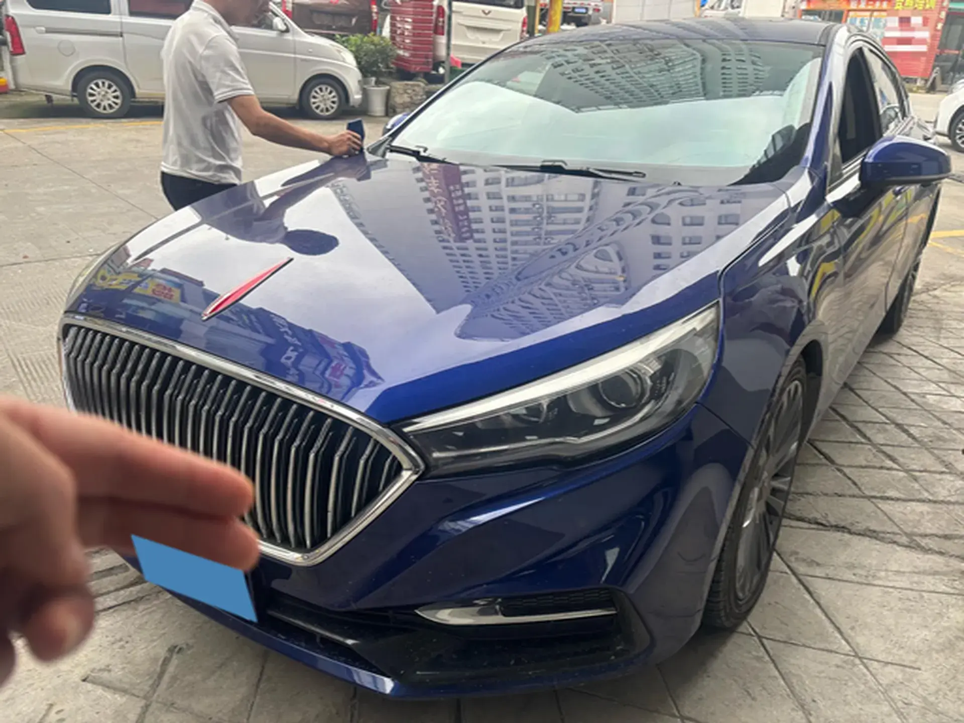 2019 HONGQI H5 view 1