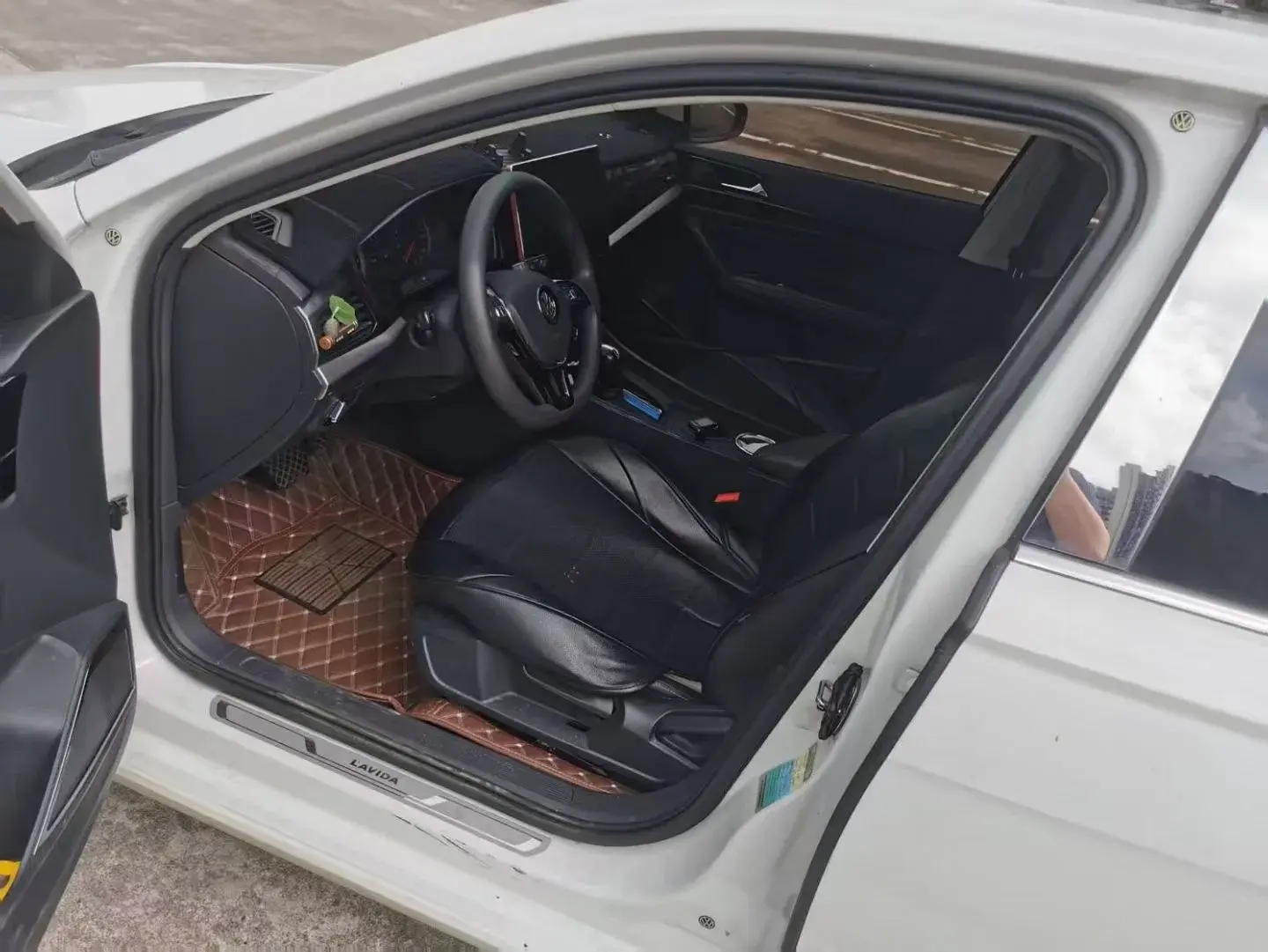 2018 VOLKSWAGEN LAVIDA thumbnail 2