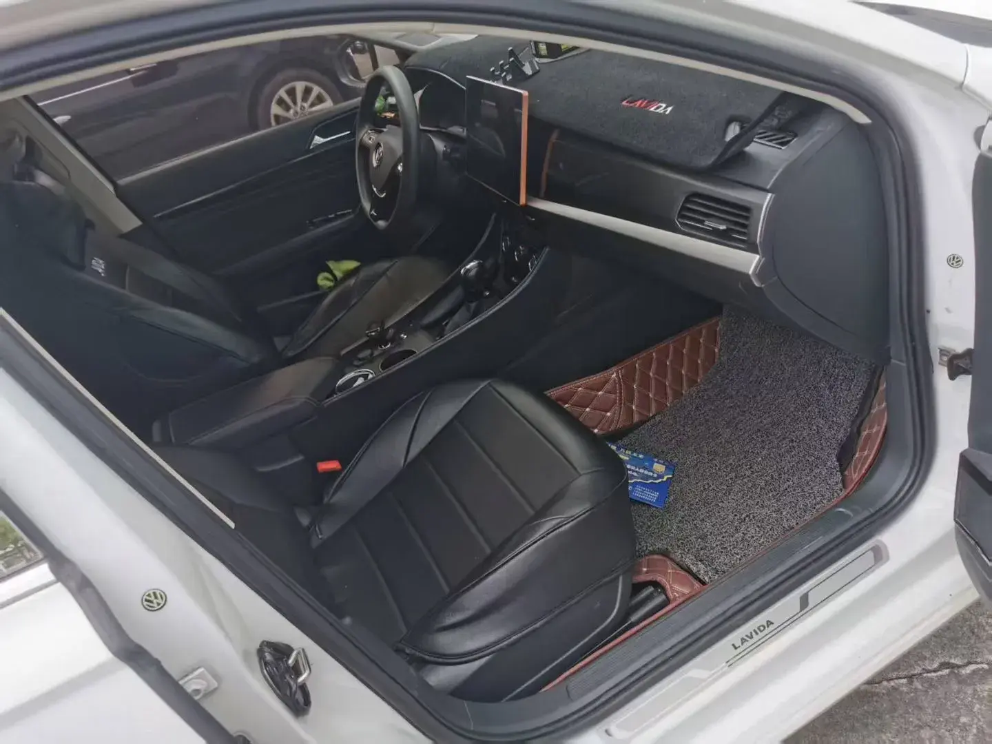 2018 VOLKSWAGEN LAVIDA thumbnail 3