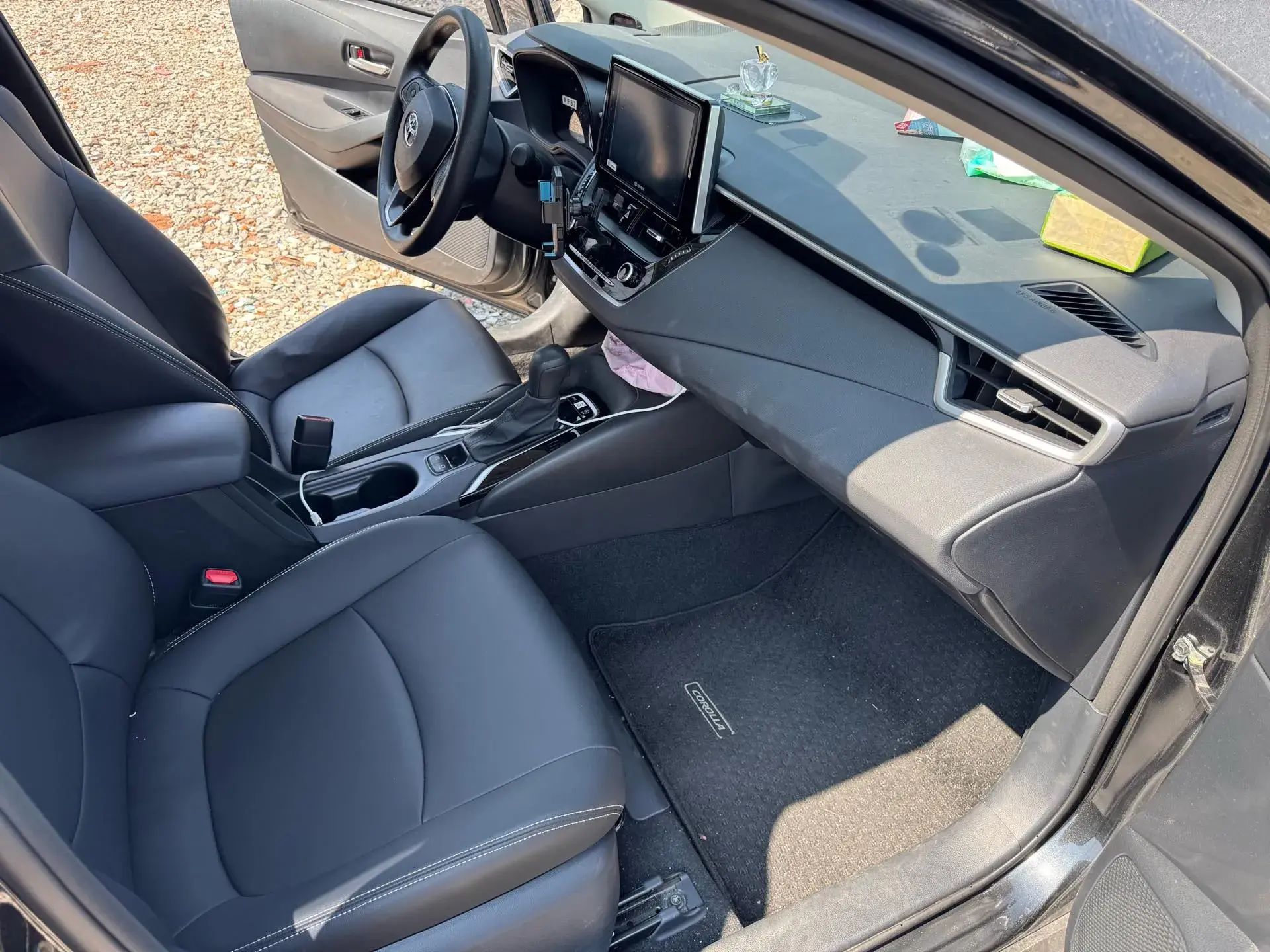 2019 TOYOTA COROLLA thumbnail 3