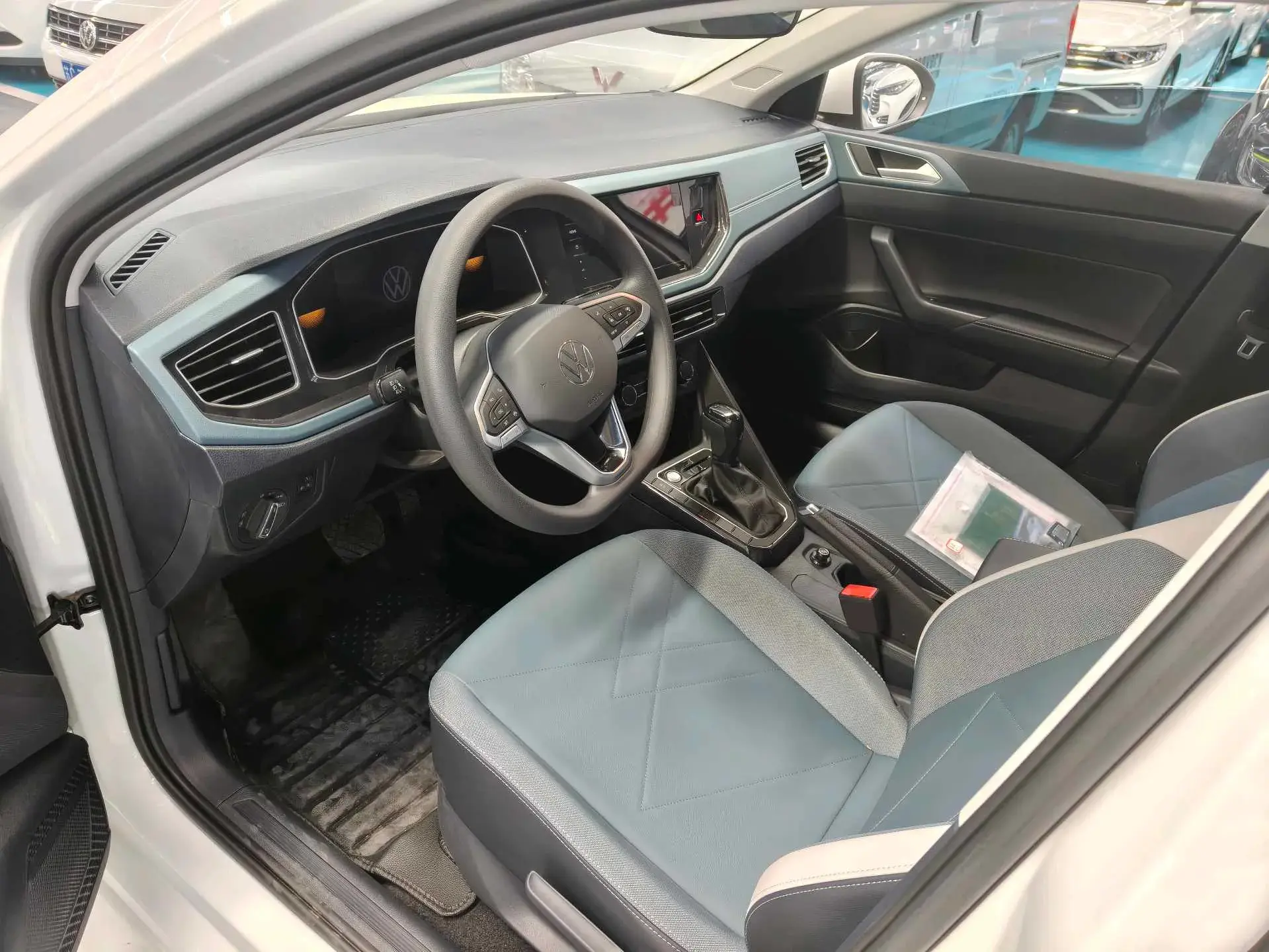 2023 VOLKSWAGEN LAVIDA thumbnail 3