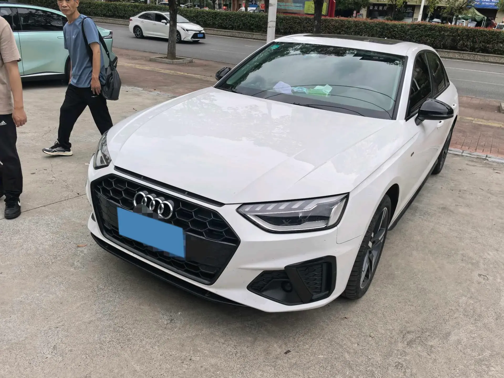 2022 AUDI A4L view 1