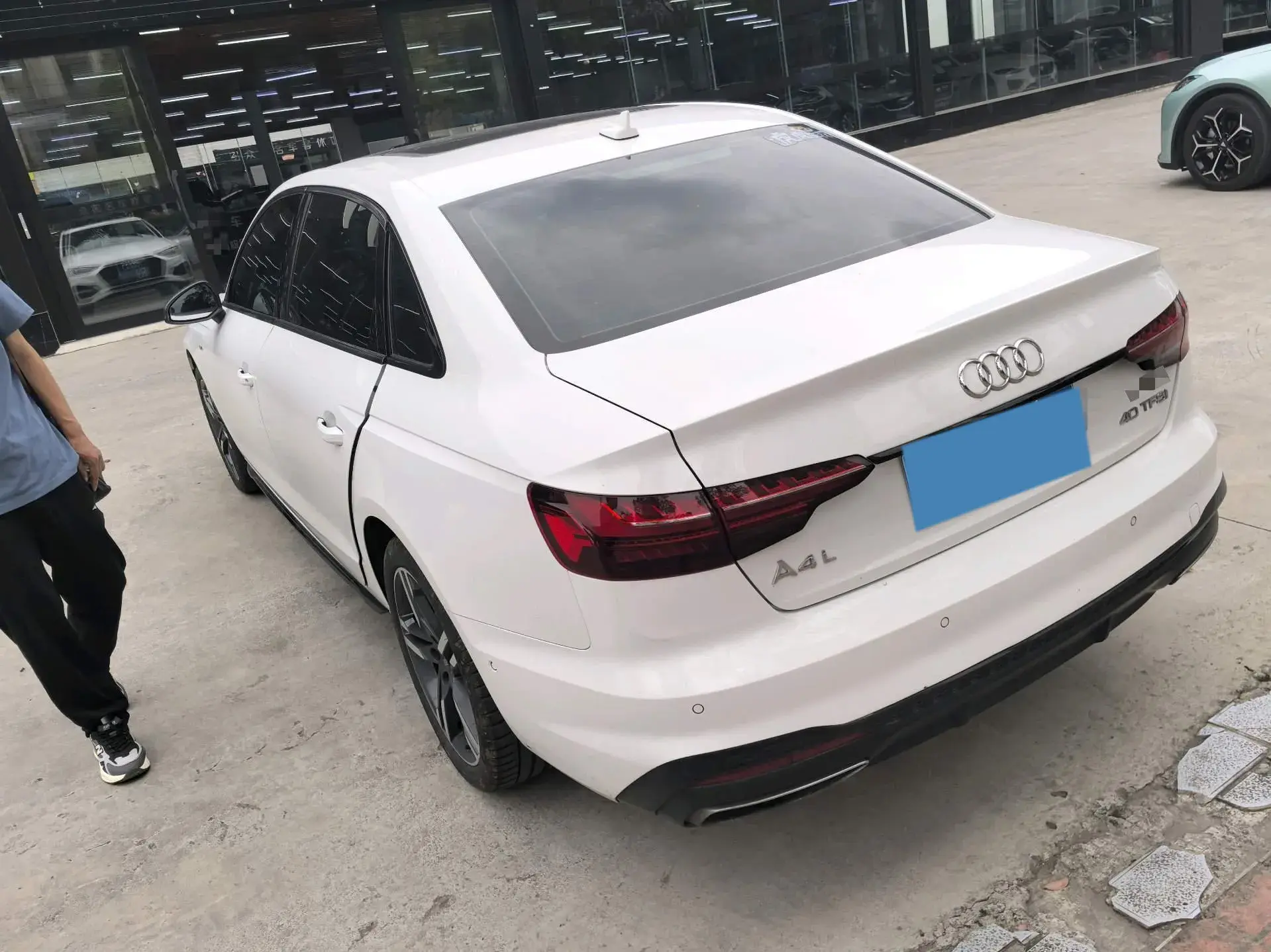 2022 AUDI A4L thumbnail 4