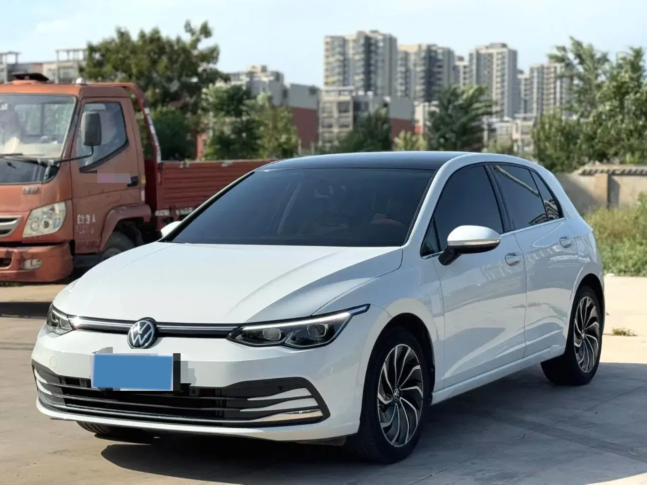 2023 VOLKSWAGEN GOLF view 1