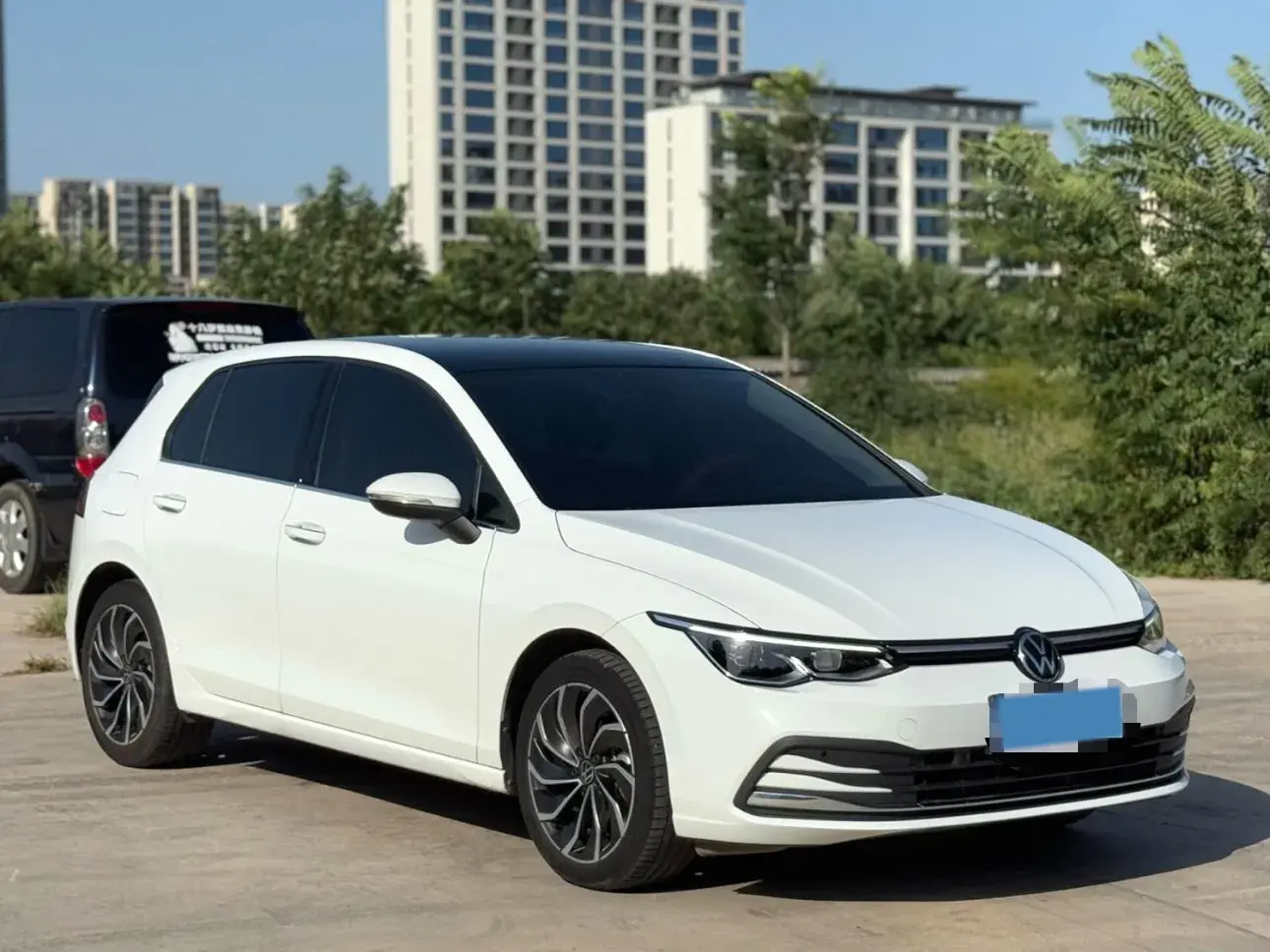 2023 VOLKSWAGEN GOLF thumbnail 3