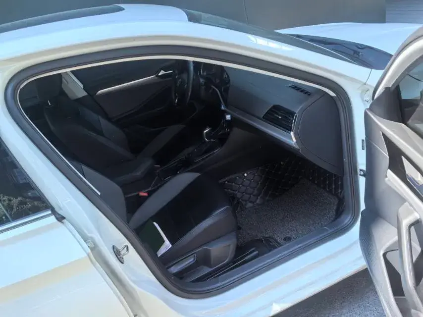 2019 VOLKSWAGEN SAGITAR thumbnail 4