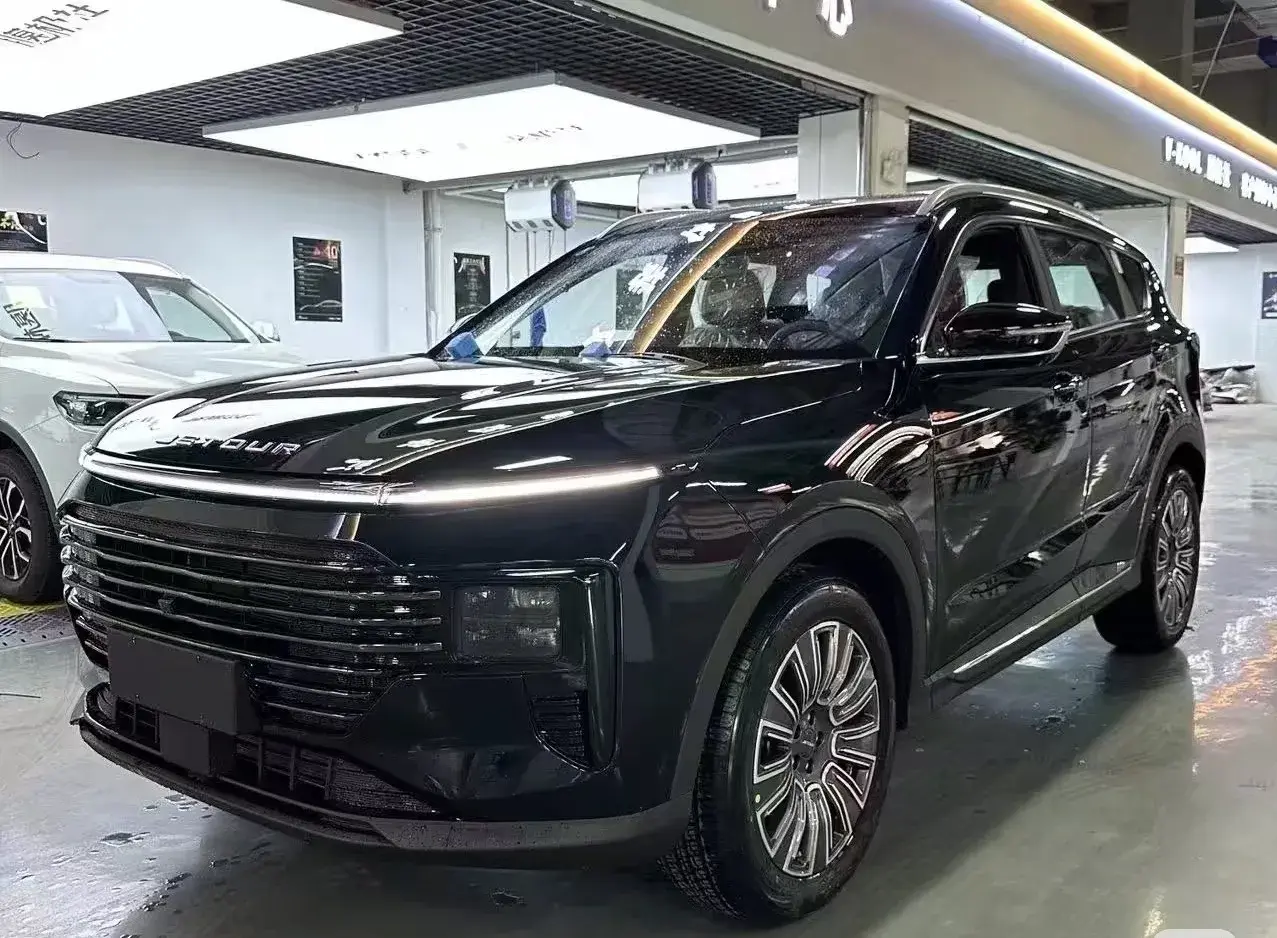 2025 JETOUR X70 view 1