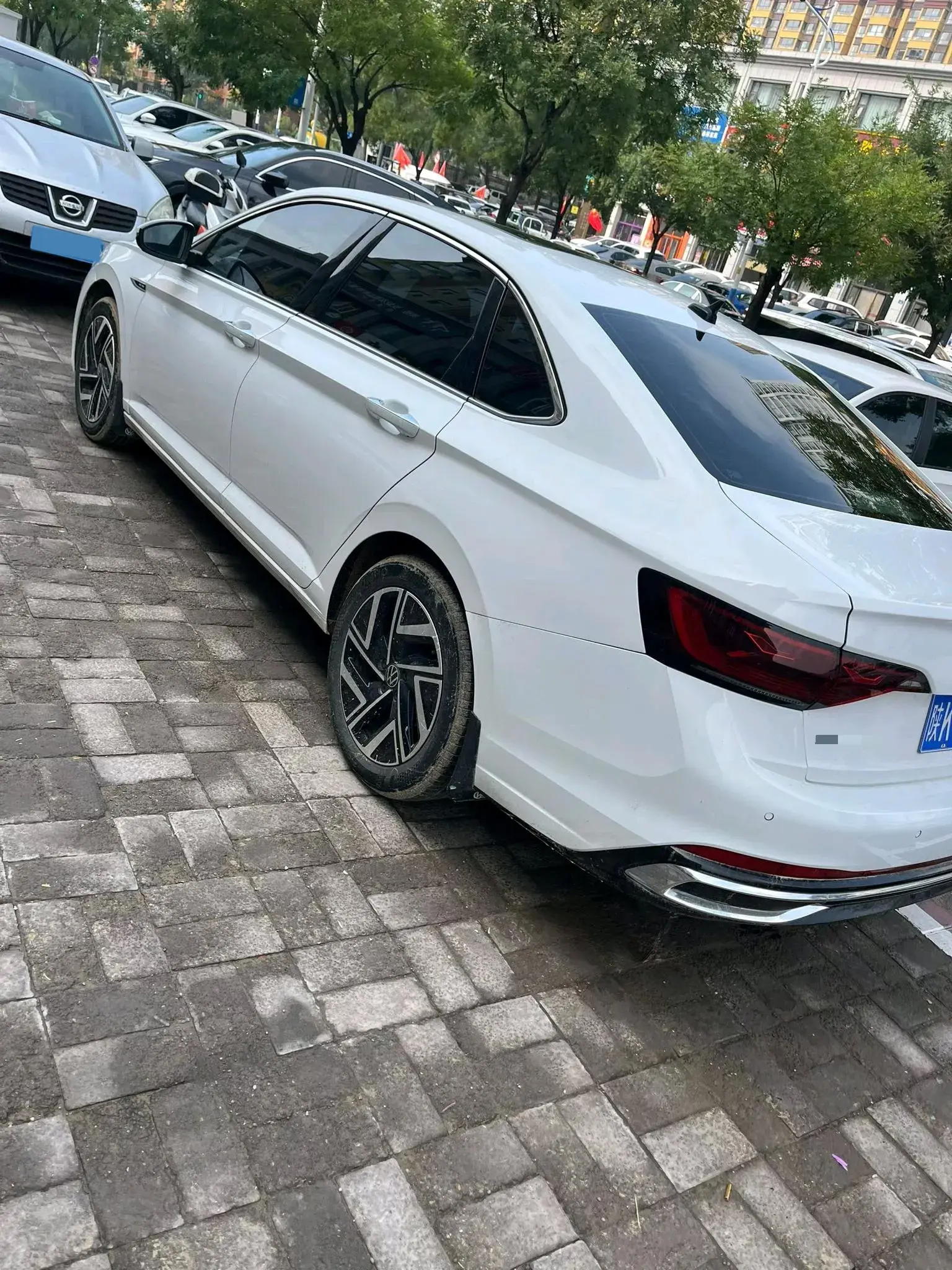 2023 VOLKSWAGEN SAGITAR thumbnail 3