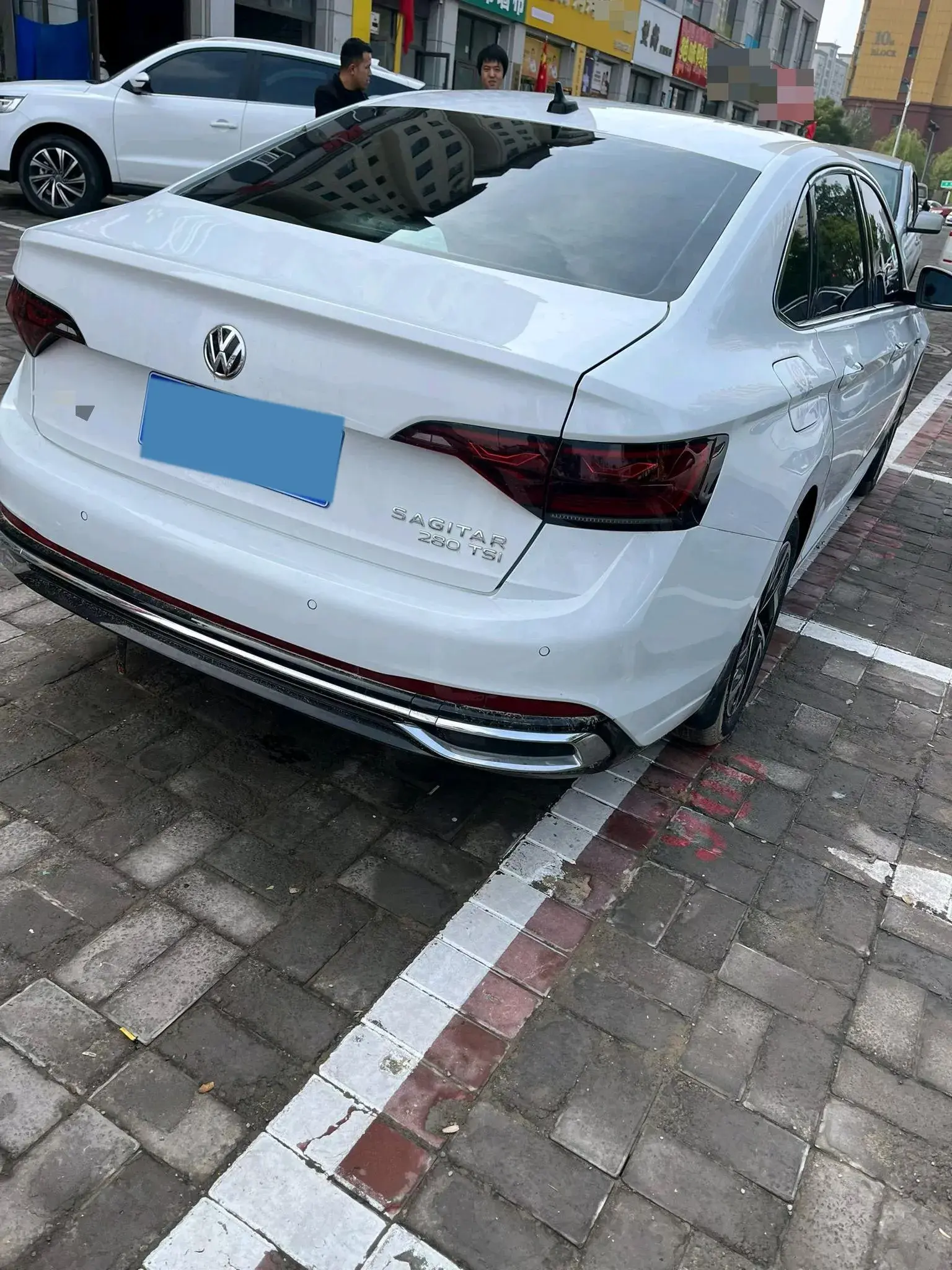 2023 VOLKSWAGEN SAGITAR thumbnail 4