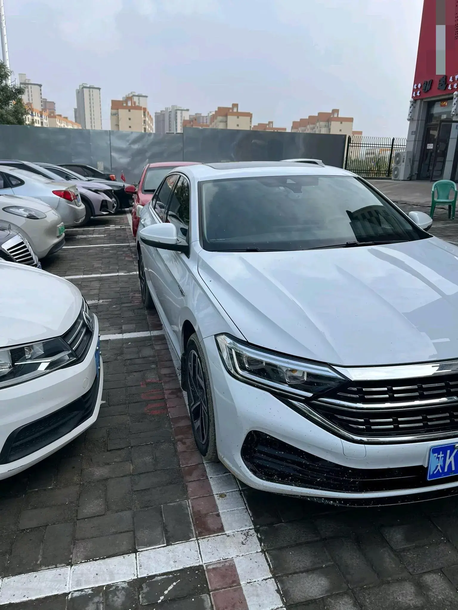 2023 VOLKSWAGEN SAGITAR thumbnail 2