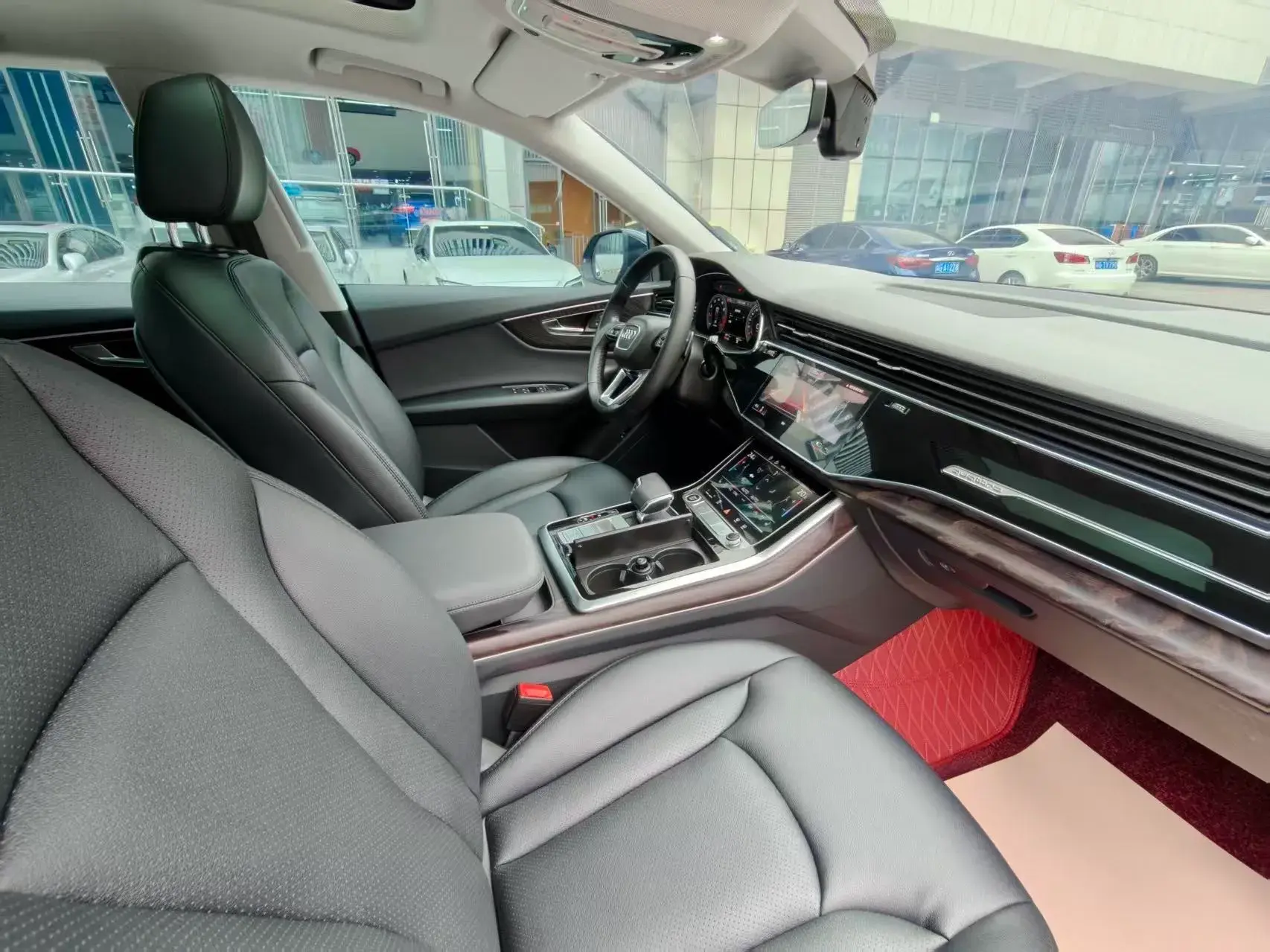 2021 AUDI Q8 thumbnail 4