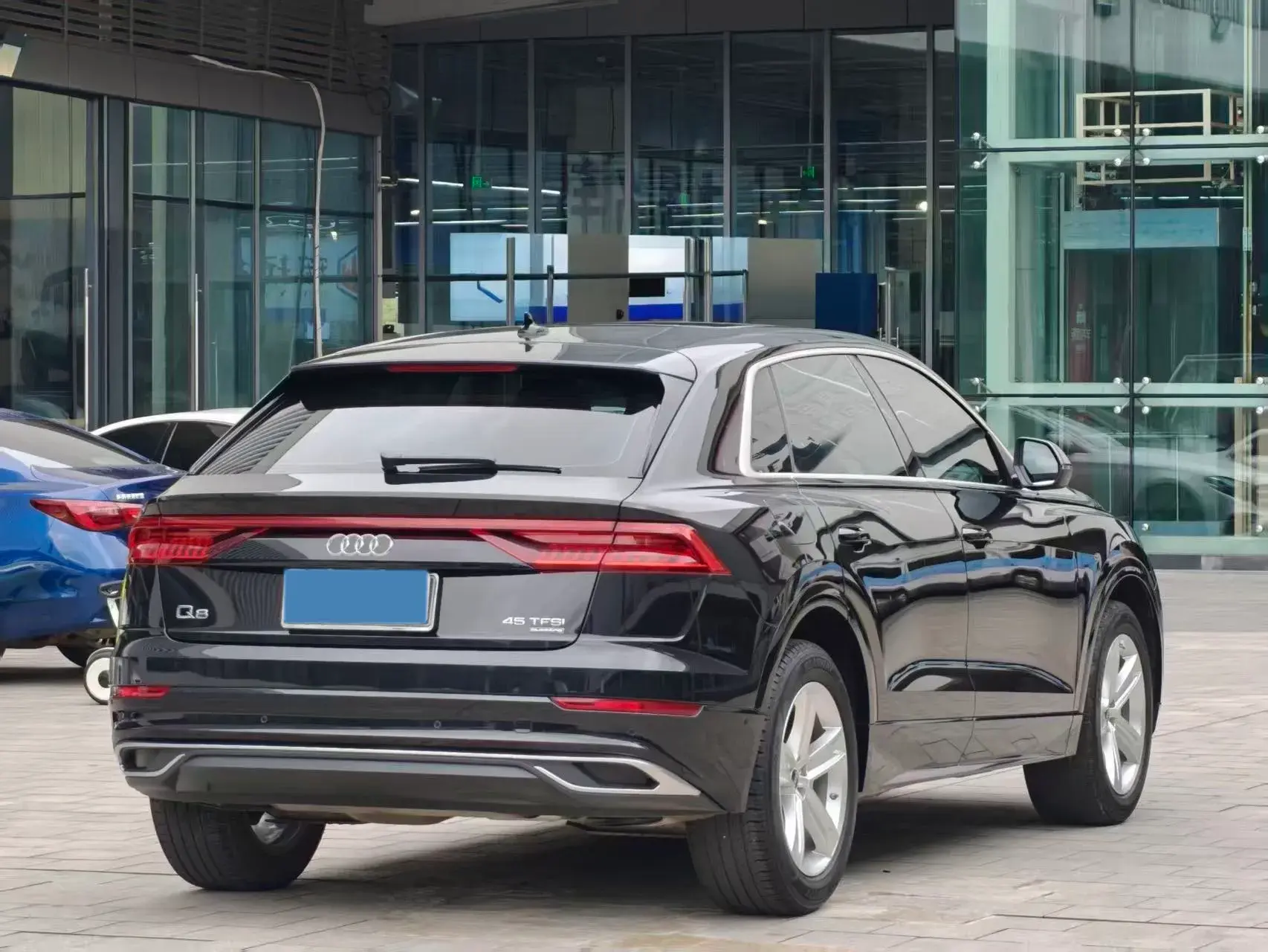 2021 AUDI Q8 thumbnail 3