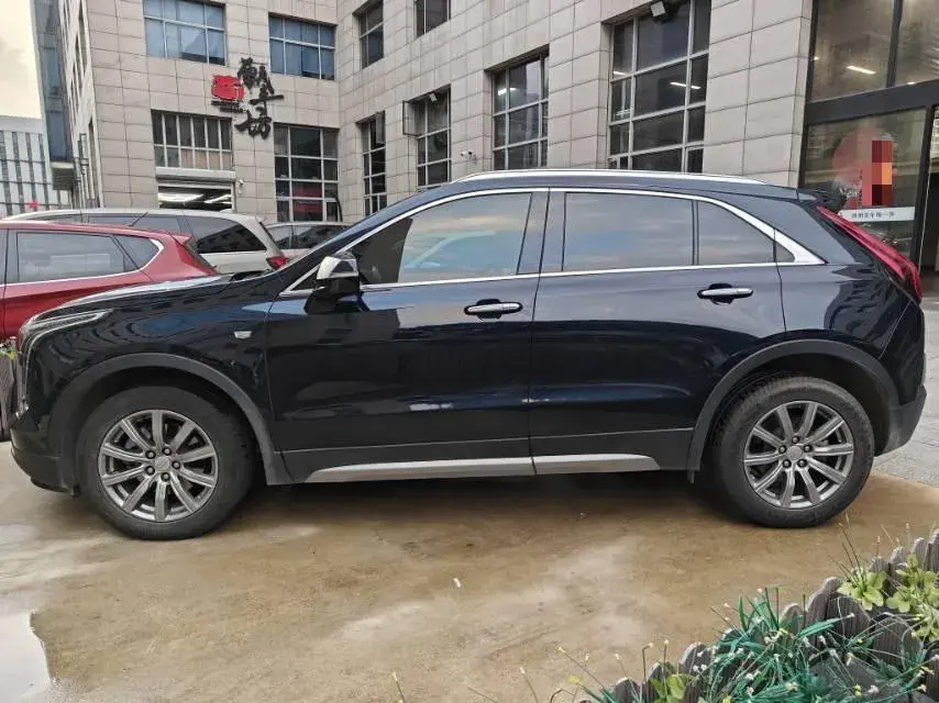 2021 CADILLAC XT4 thumbnail 3