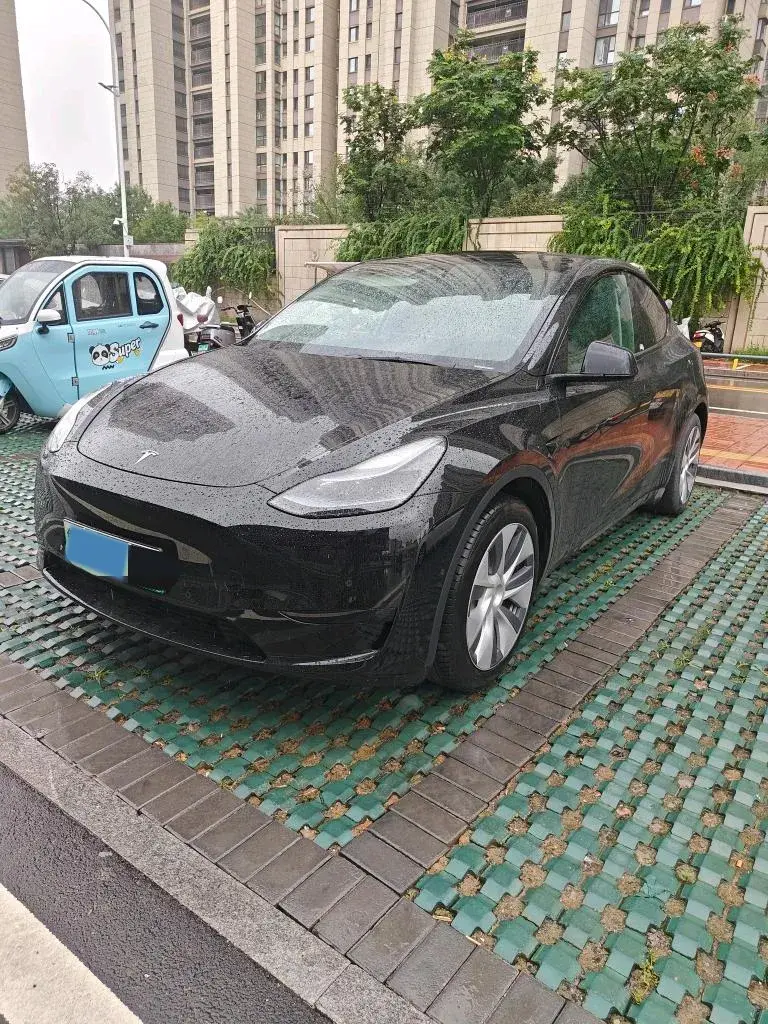2022 TESLA MODEL view 1