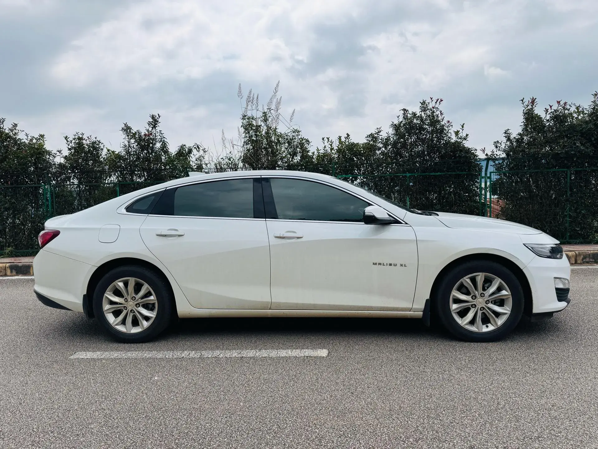 2021 CHEVROLET MALIBU thumbnail 2