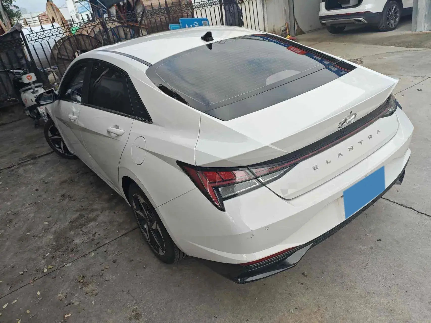 2021 HYUNDAI ELANTRA thumbnail 3